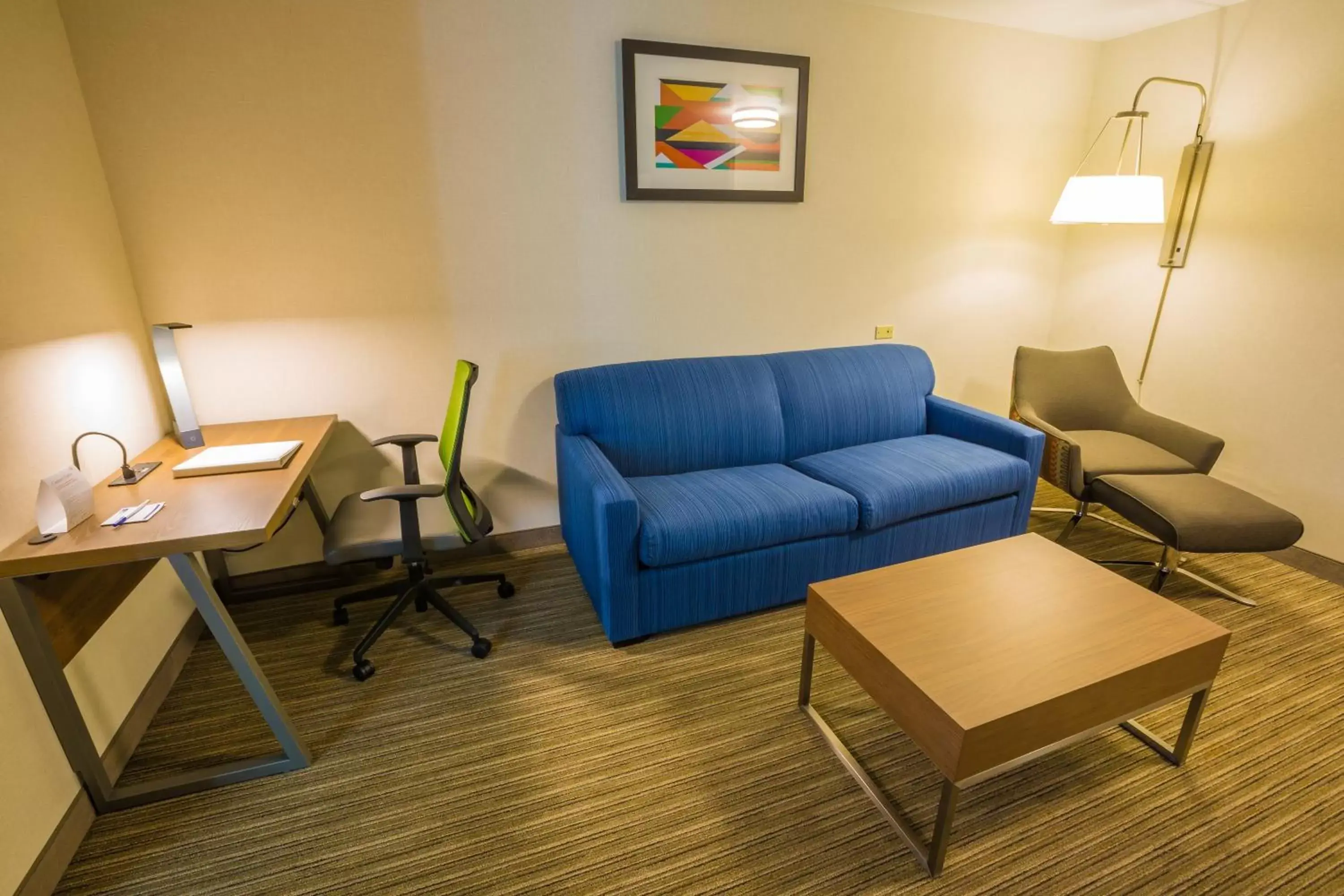 Photo of the whole room, Seating Area in Holiday Inn Express Hotel & Suites Pasco-TriCities, an IHG Hotel
