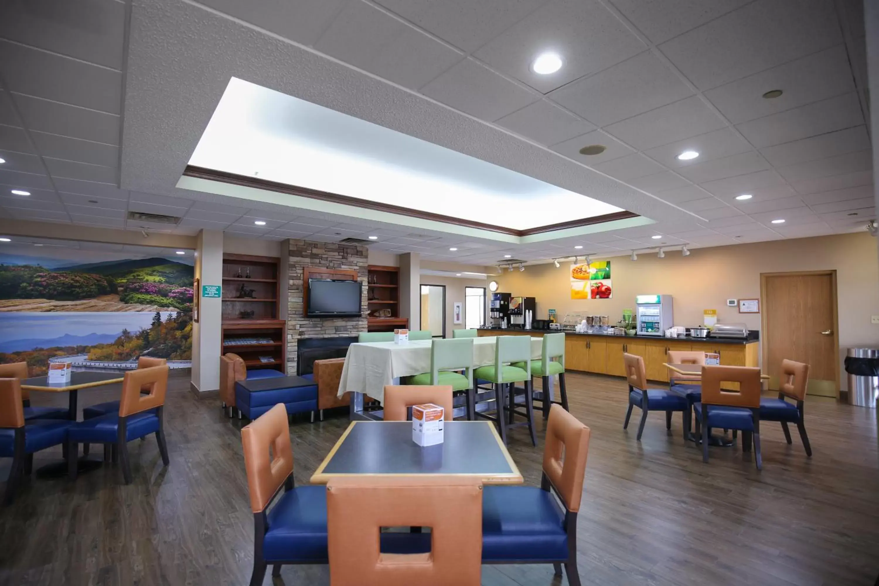 American breakfast, Restaurant/Places to Eat in Quality Inn & Suites Boone - University Area