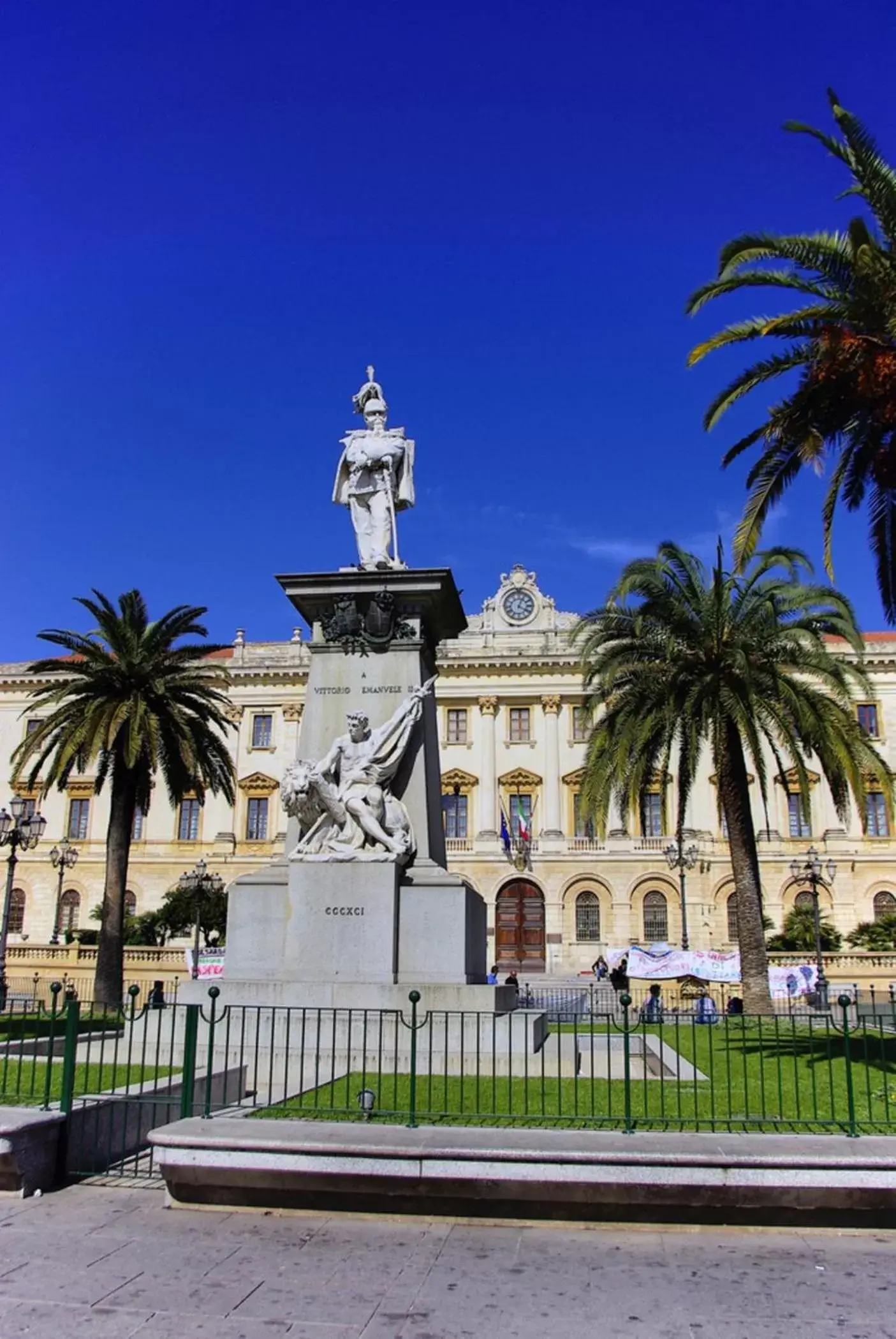 Nearby landmark, Property Building in B&B Le Finestre Su Via Cavour