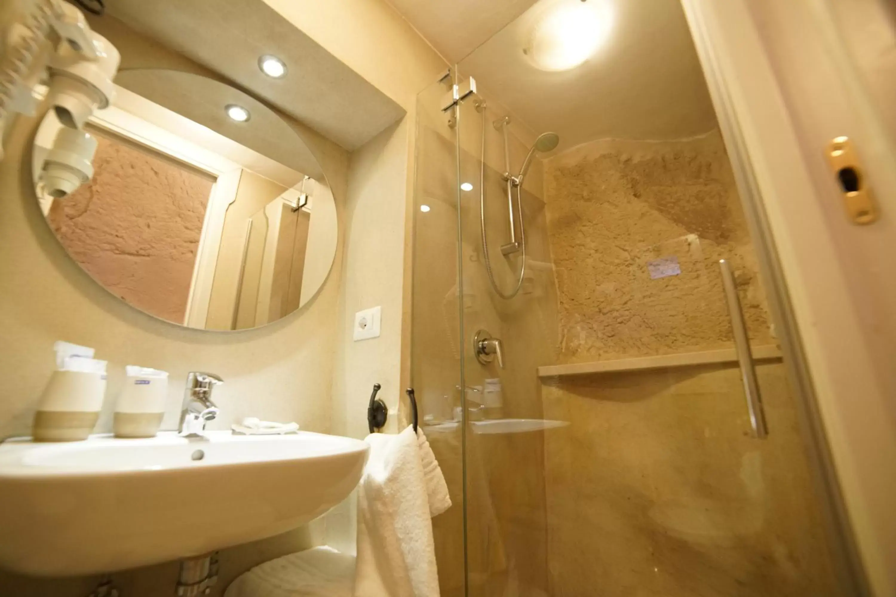 Shower, Bathroom in Il Belvedere