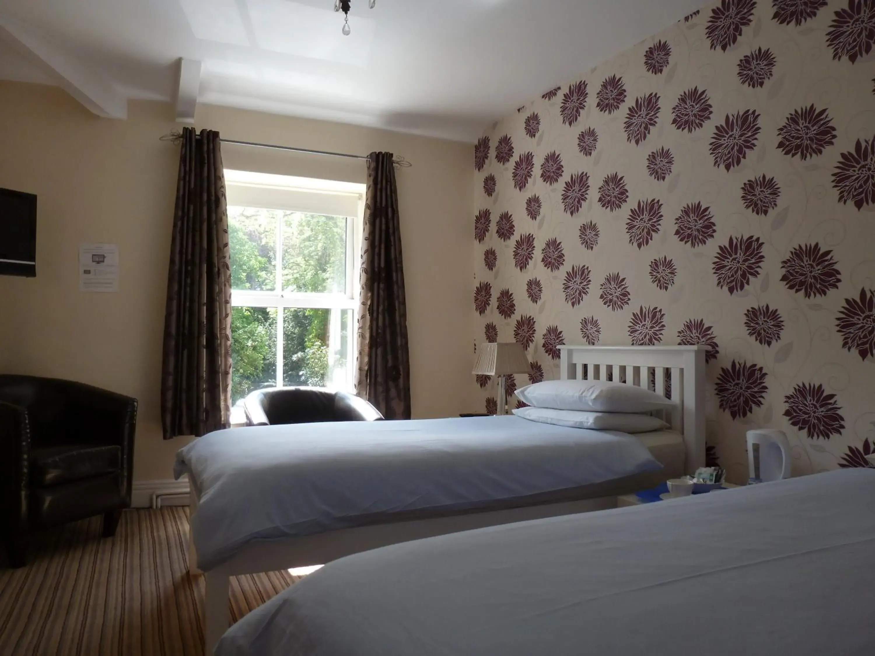 Bedroom, Bed in Hedgefield House