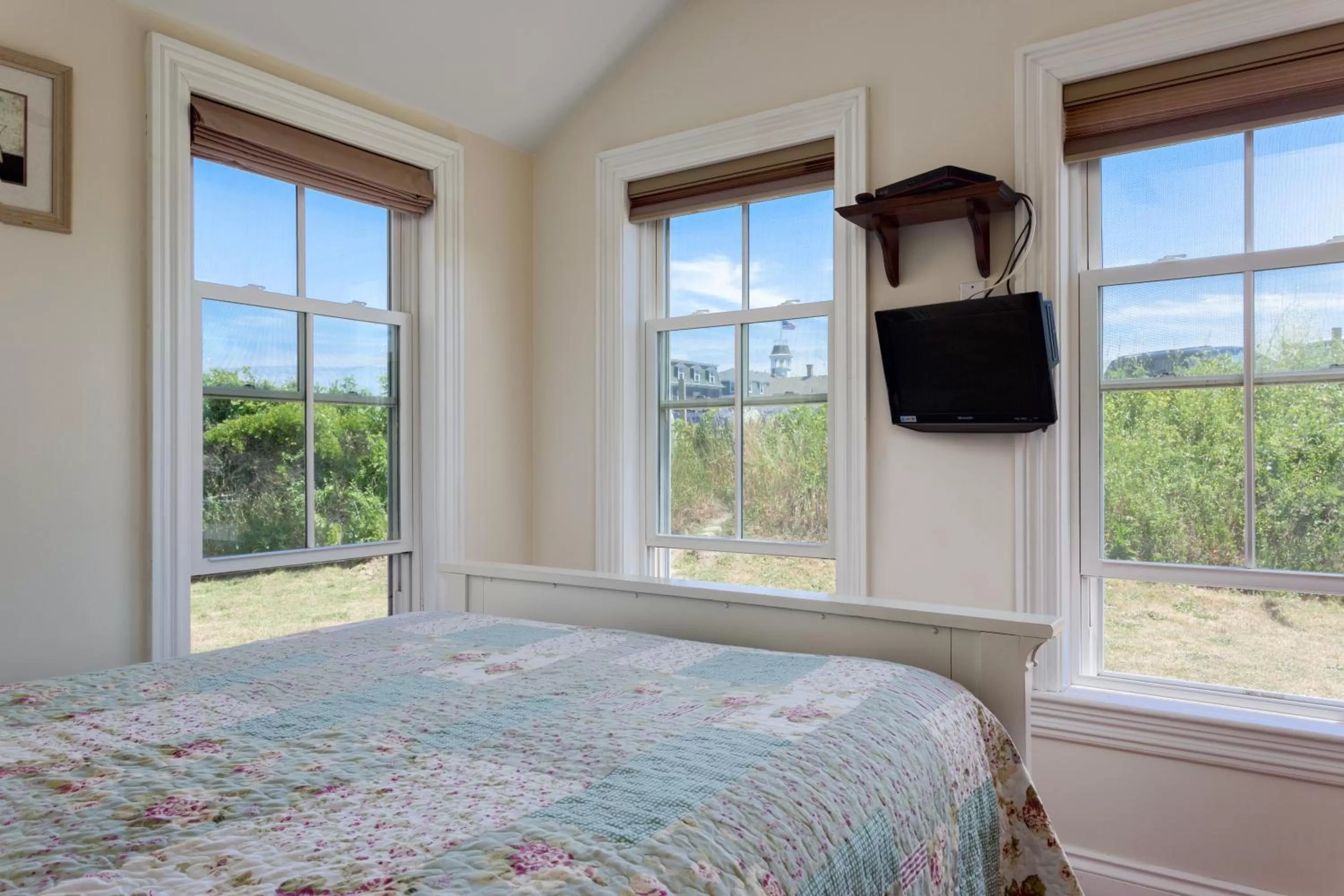 Bedroom, Bed in Avonlea