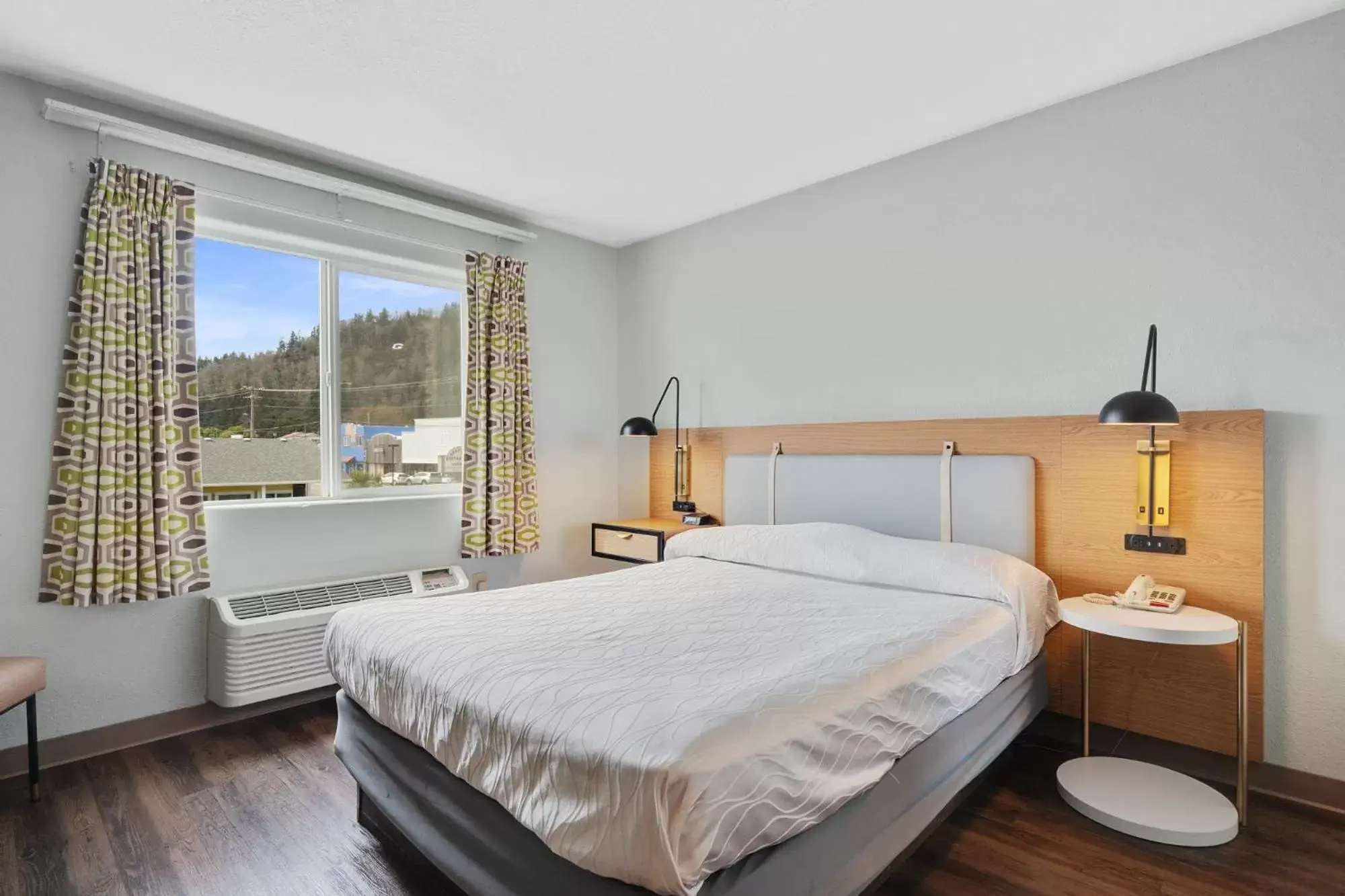 Bed in Garibaldi Inn at the Bay Bed in Garibaldi Inn at the Bay