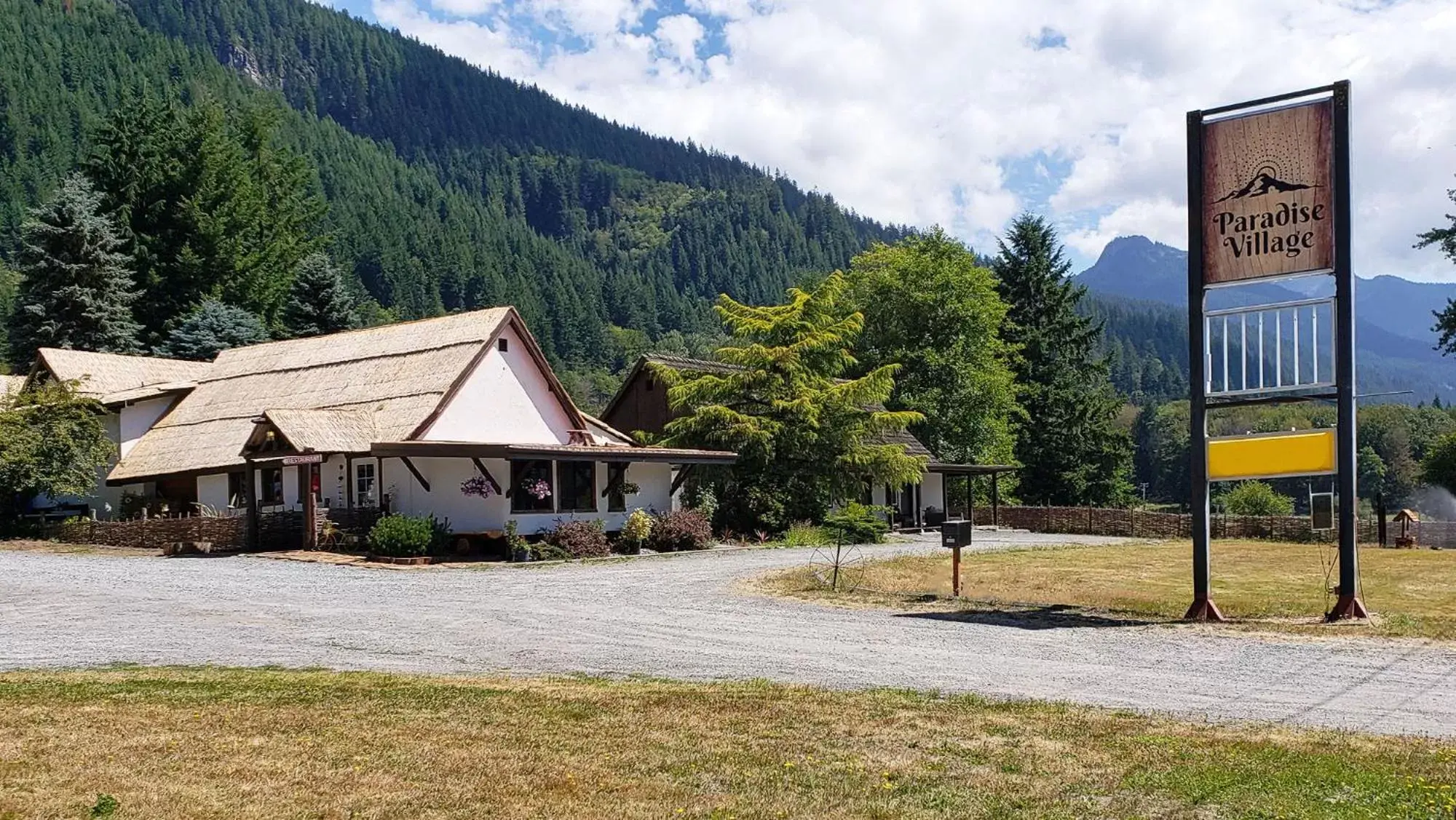 Facade/entrance in Paradise Village Facade/entrance in Paradise Village