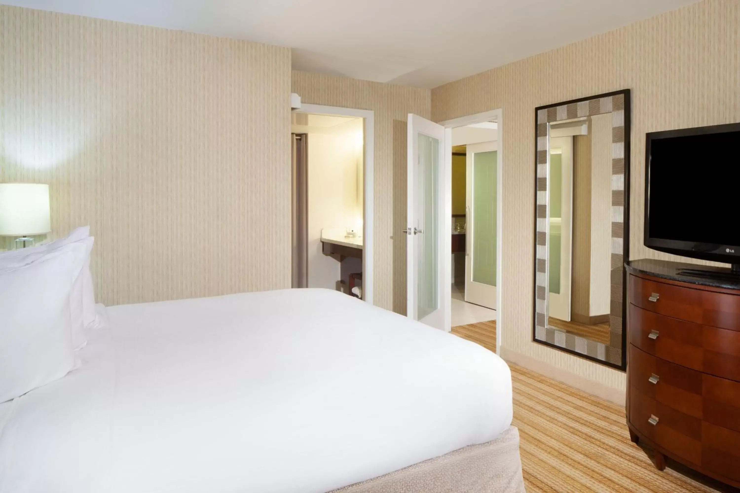 Bedroom, Bed in Marriott Memphis East