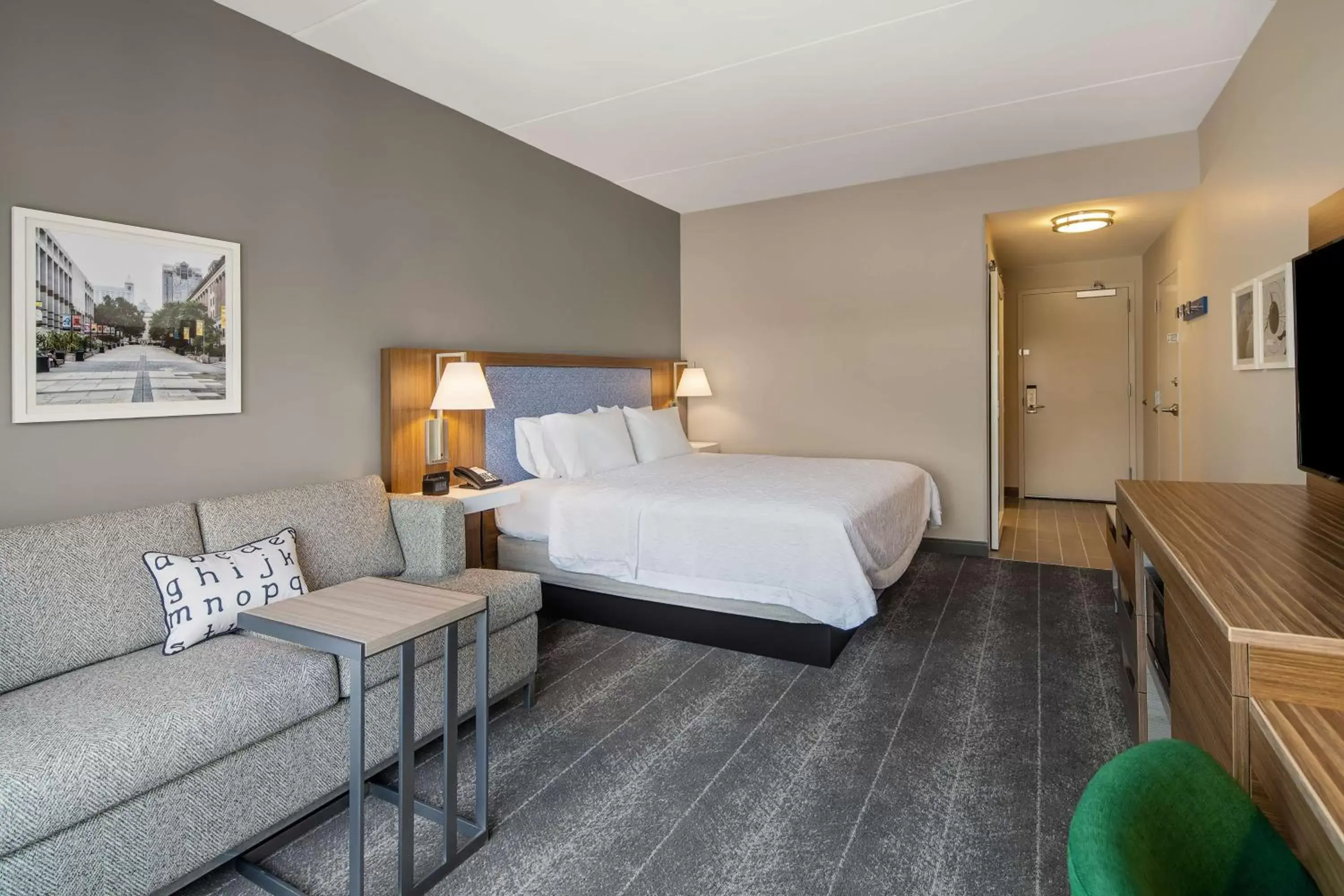 Bed in Hampton Inn & Suites Raleigh Midtown, NC