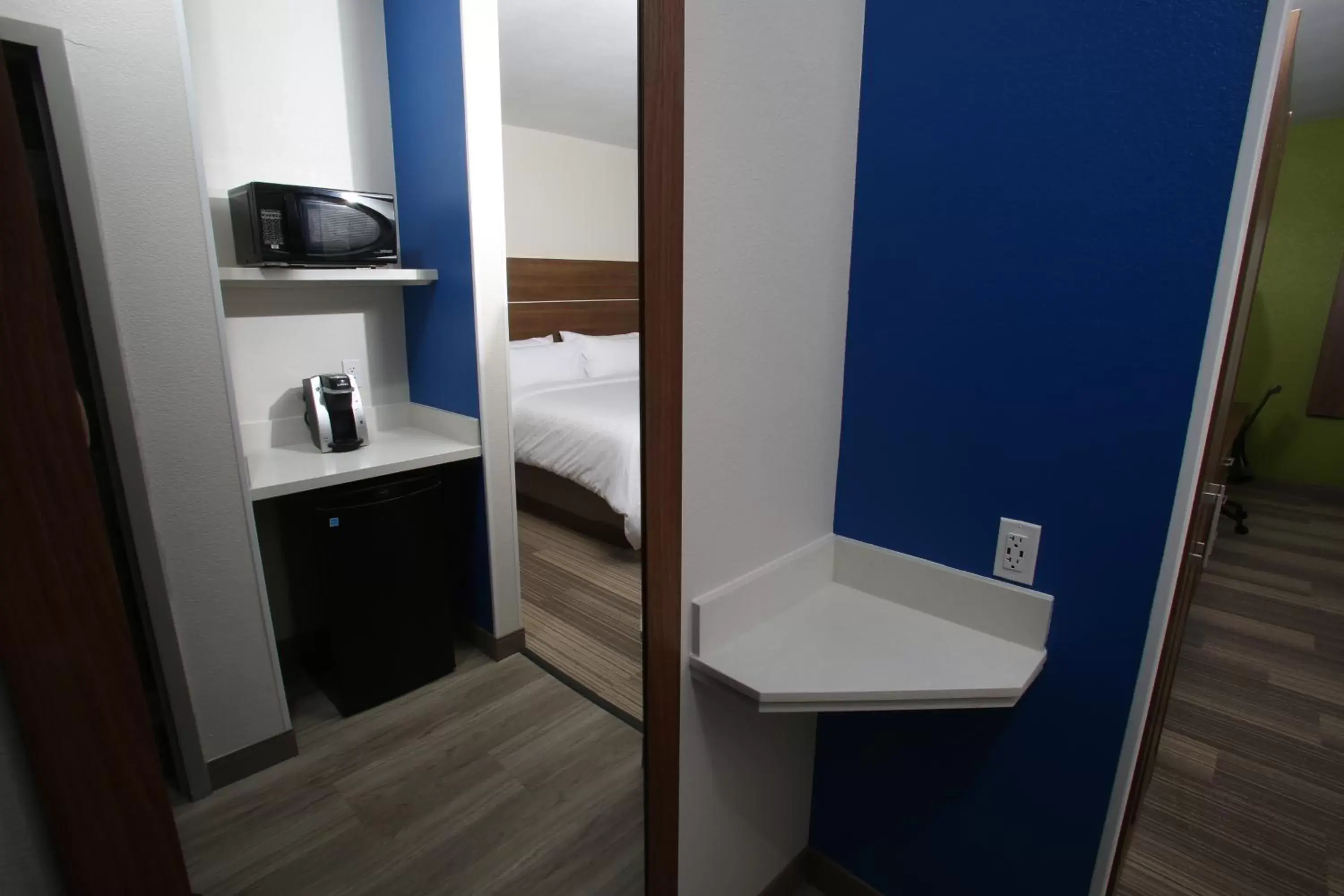 Bedroom, Bathroom in Holiday Inn Express - McCook, an IHG Hotel