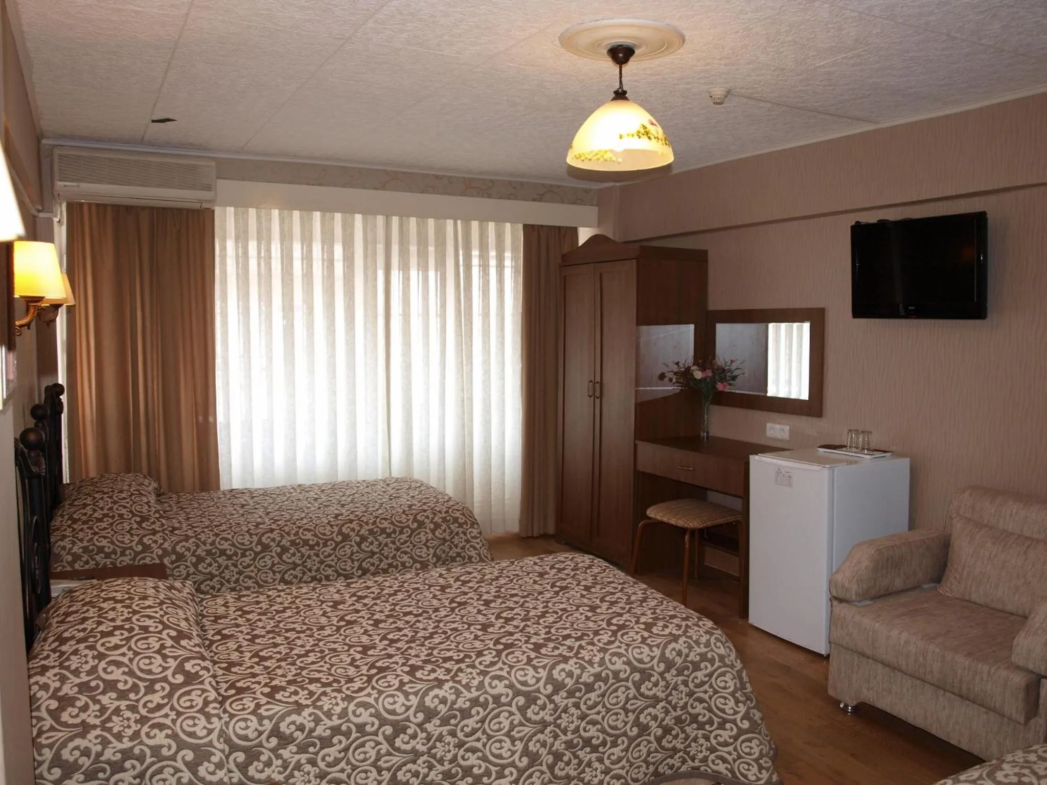 Photo of the whole room, Bed in Hotel Nezih Istanbul