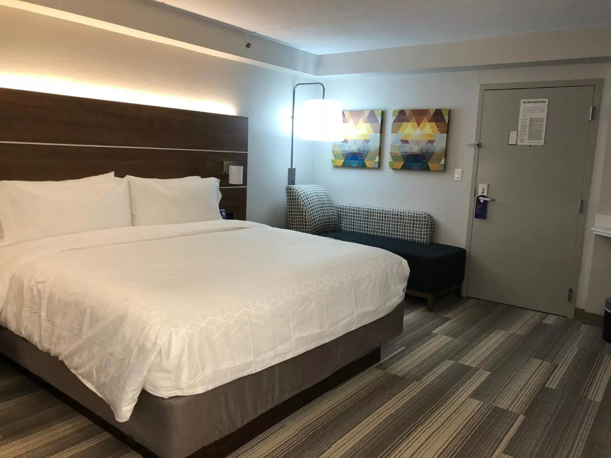 Bed in Holiday Inn Express Hotel & Suites Tempe, an IHG Hotel
