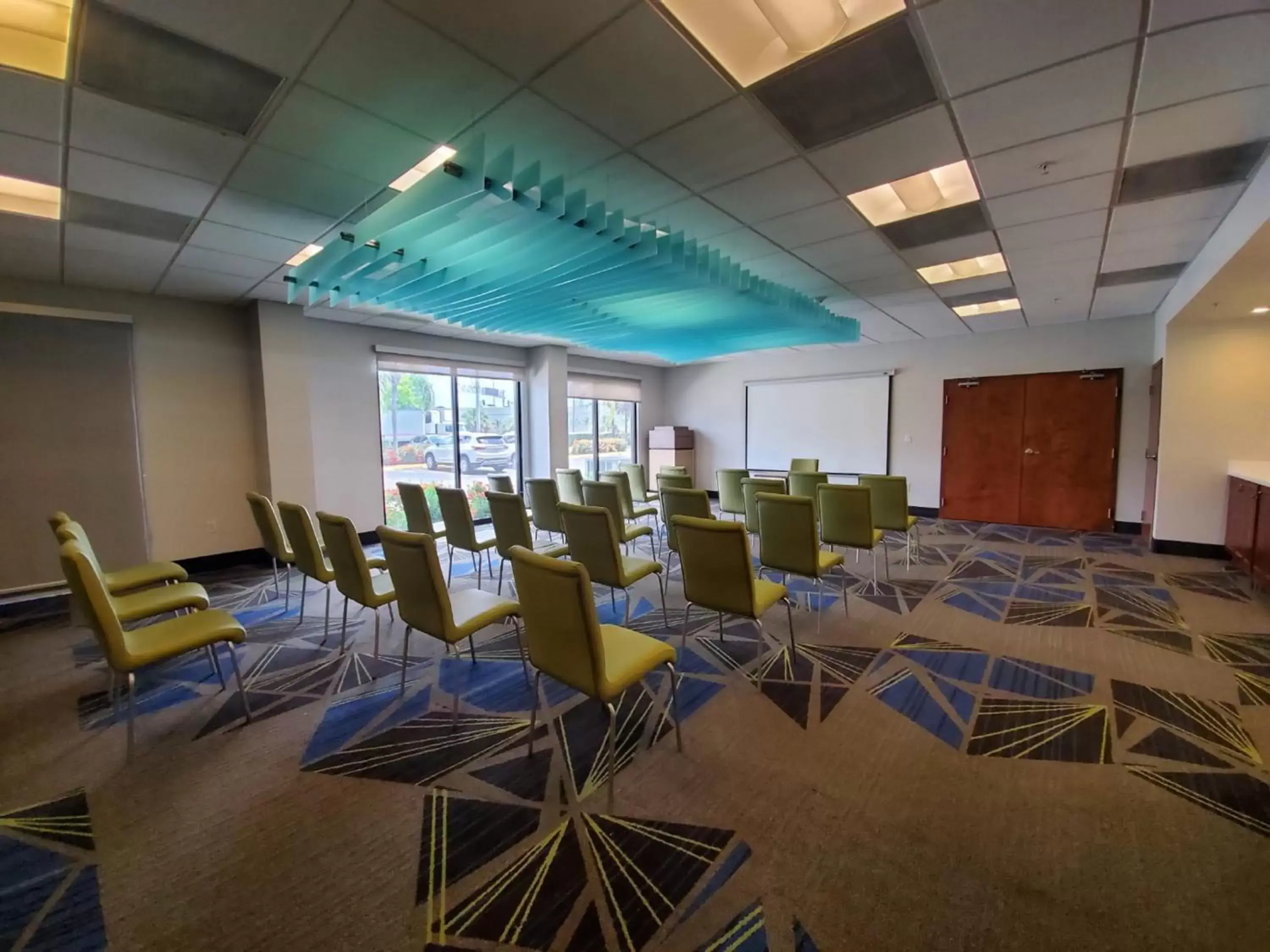 Meeting/conference room in Holiday Inn Express Hotel & Suites Miami - Hialeah, an IHG Hotel
