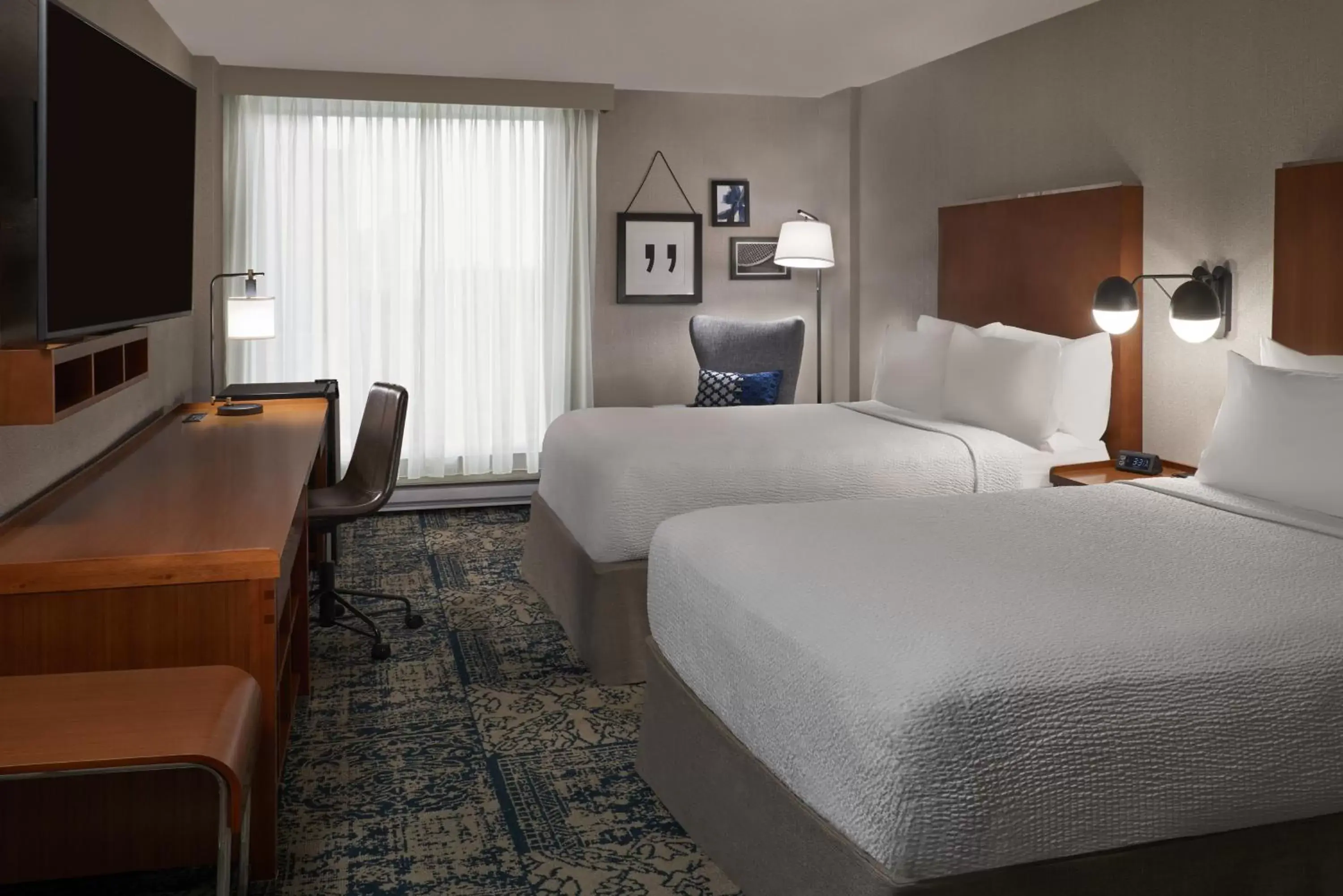 Photo of the whole room, Bed in Four Points by Sheraton Hotel & Conference Centre Gatineau-Ottawa