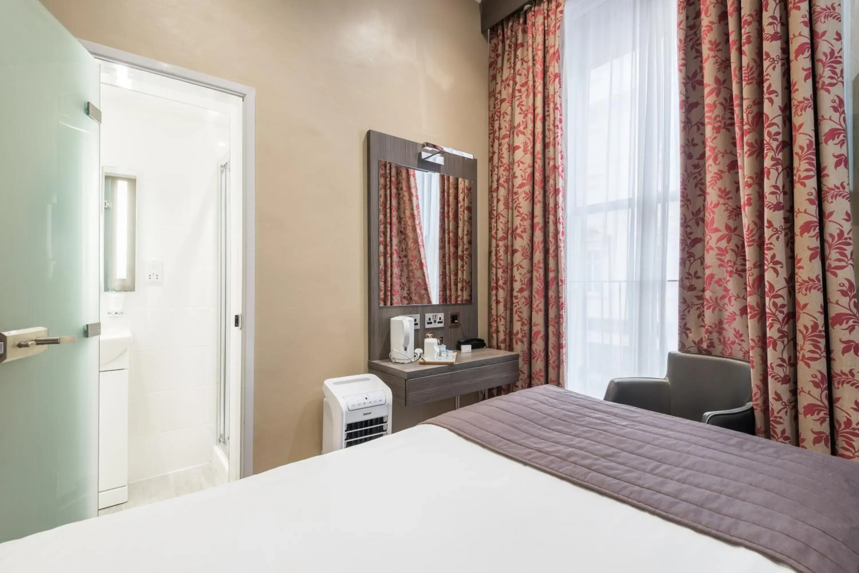 Single Room in Brunel Hotel Single Room in Brunel Hotel