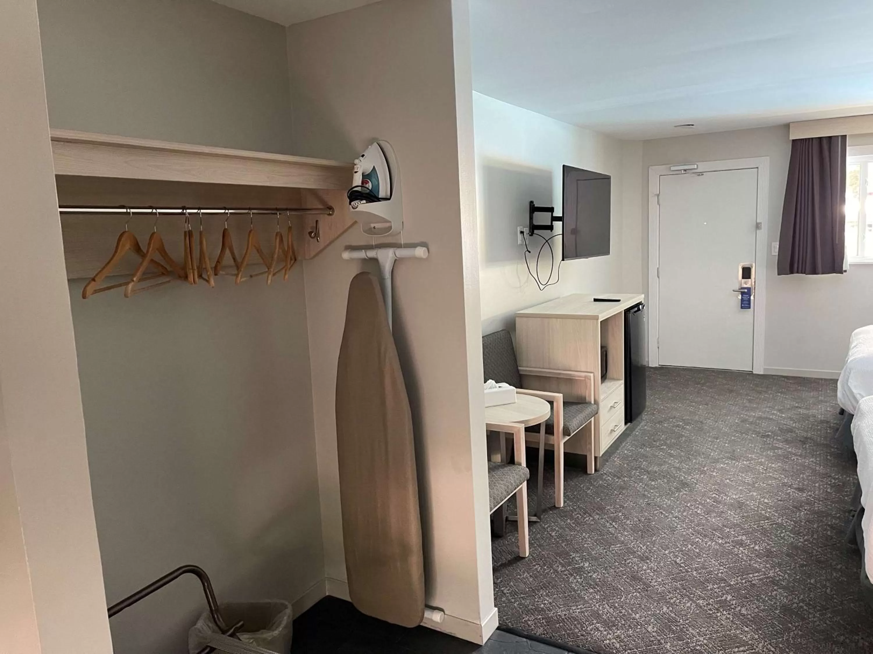 Bedroom, Bed in Woodwards White Mountain Resort, BW Signature Collection