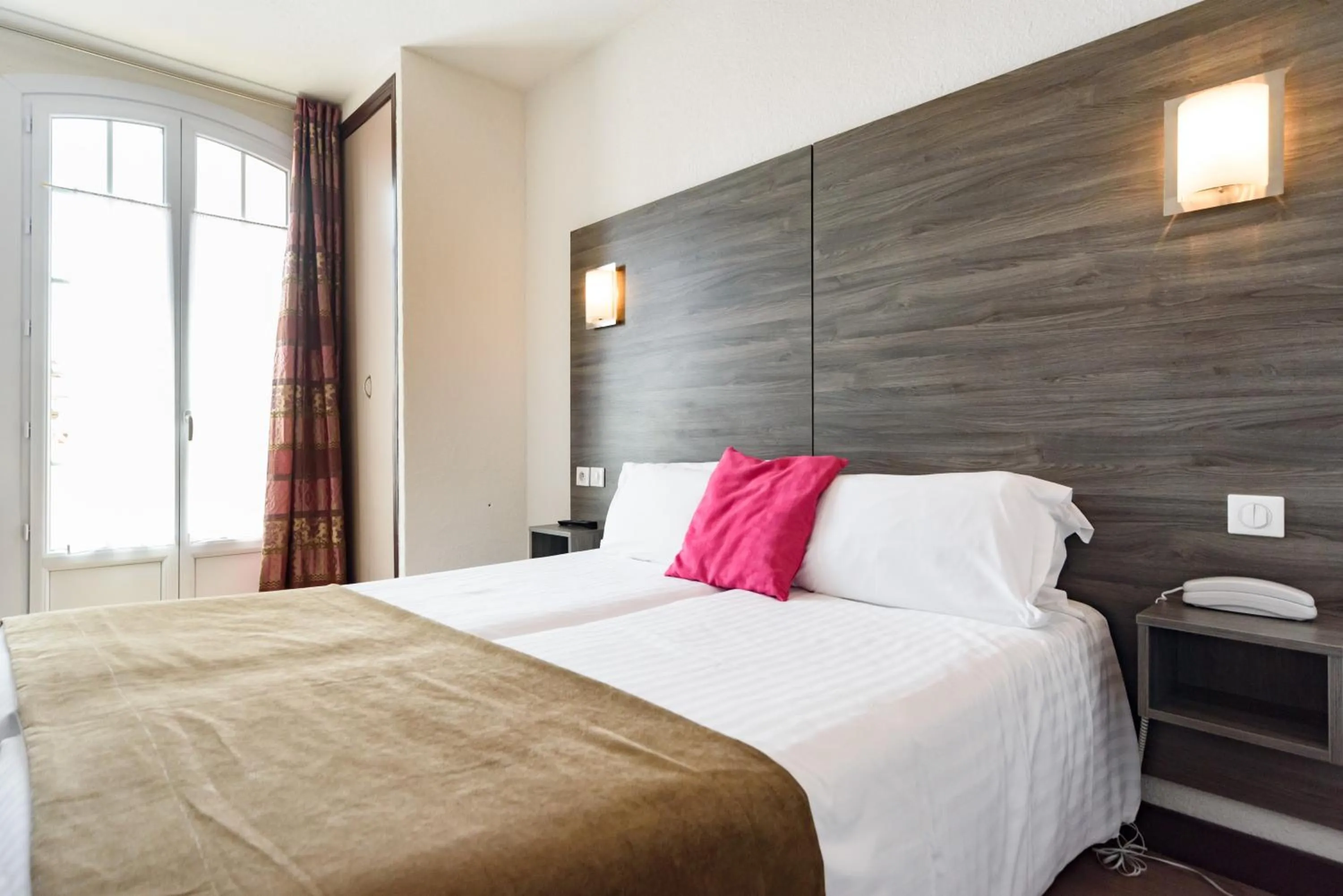 Photo of the whole room, Bed in Hotel Le 21