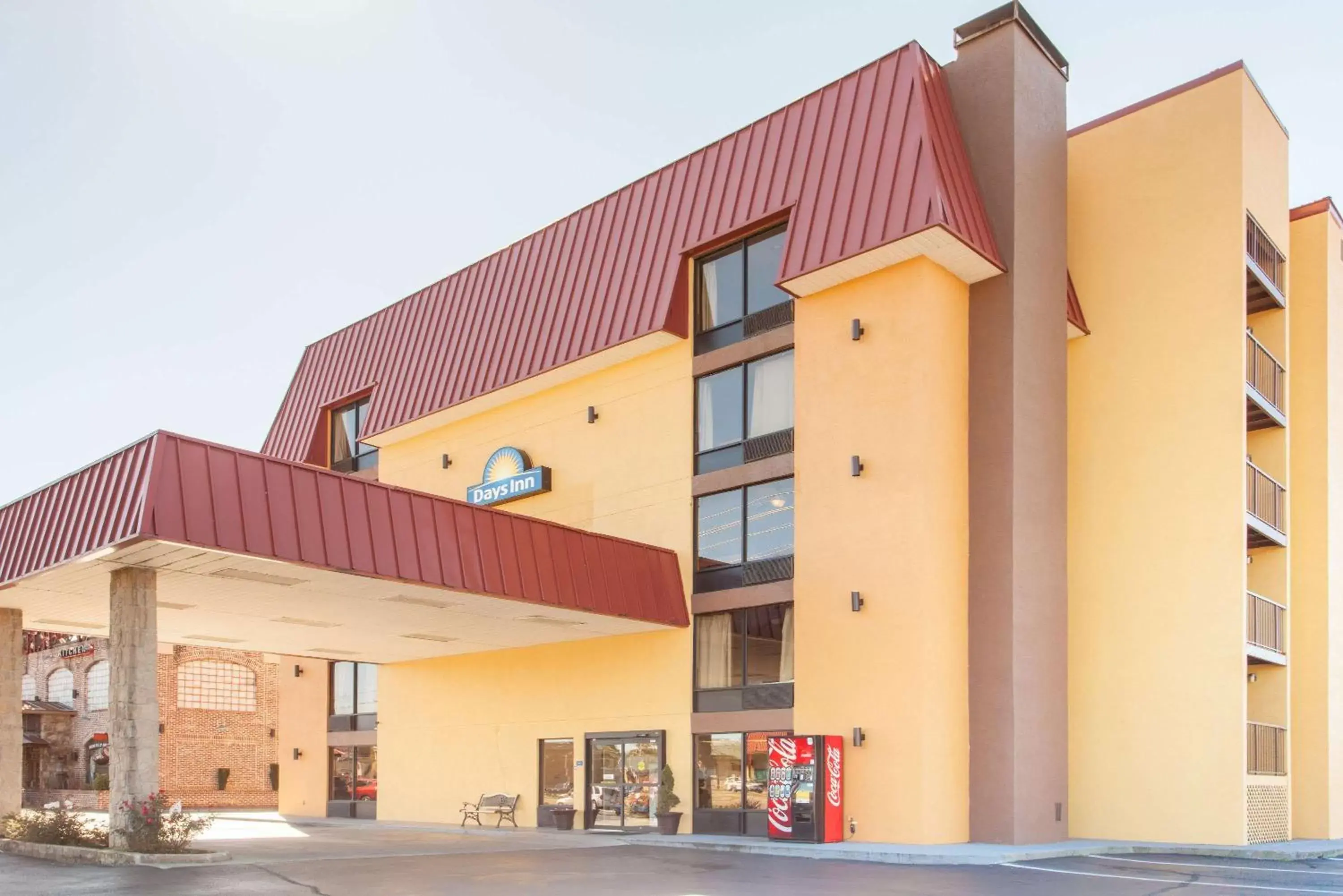Property Building in Days Inn & Suites by Wyndham Pigeon Forge