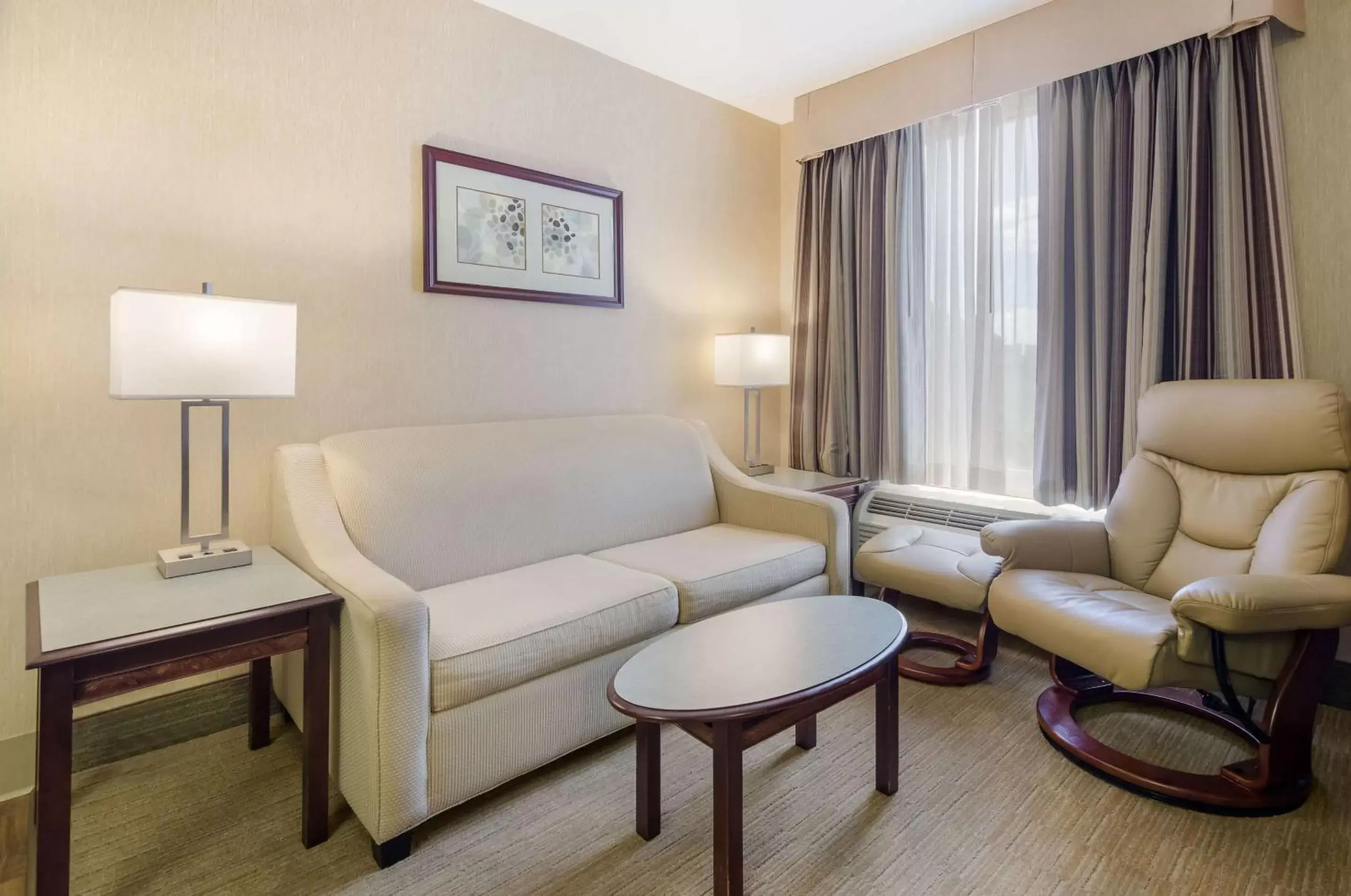 Bedroom, Seating Area in MainStay Suites Airport