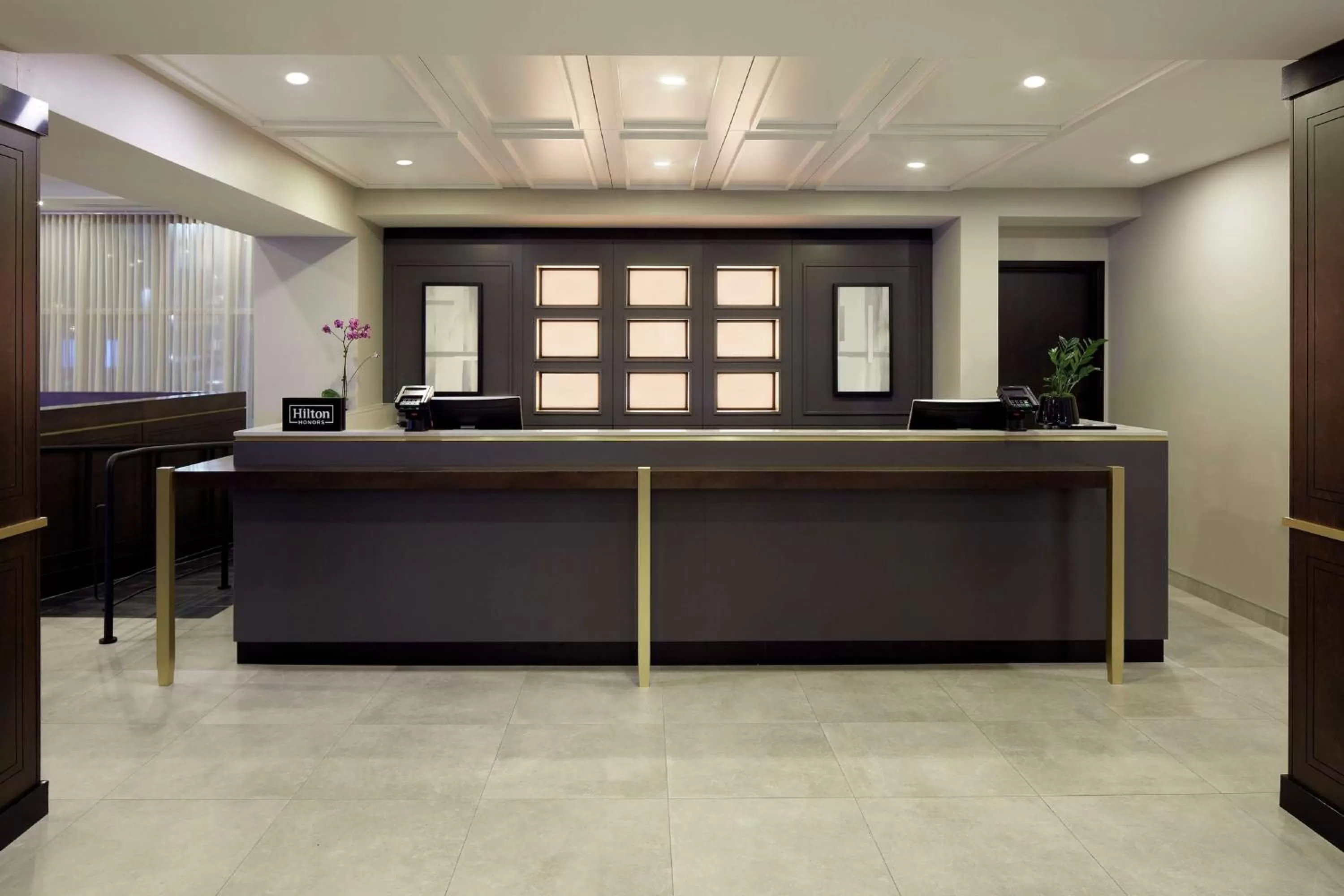 Lobby or reception in Doubletree By Hilton Montreal Airport