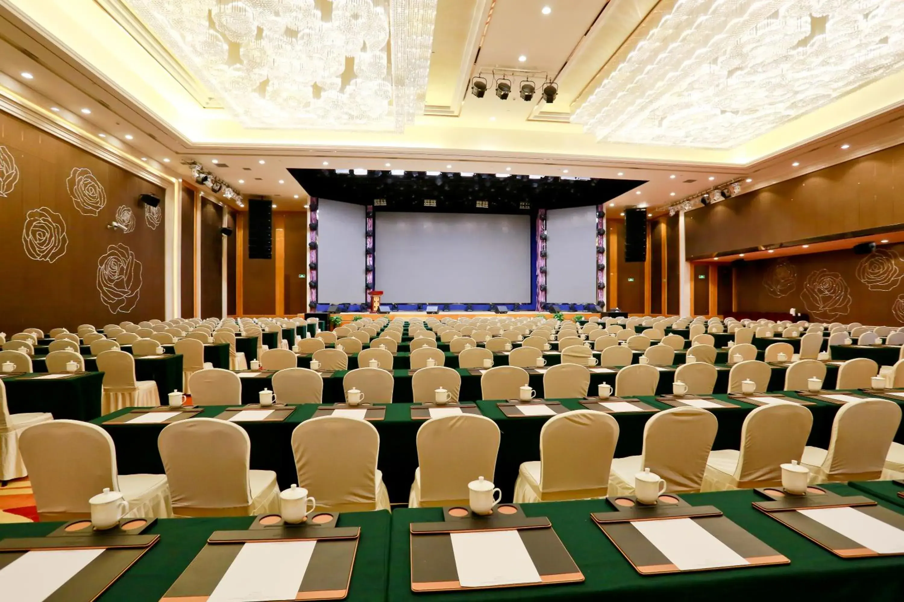 Business facilities in Jin Jiang International Hotel Urumqi