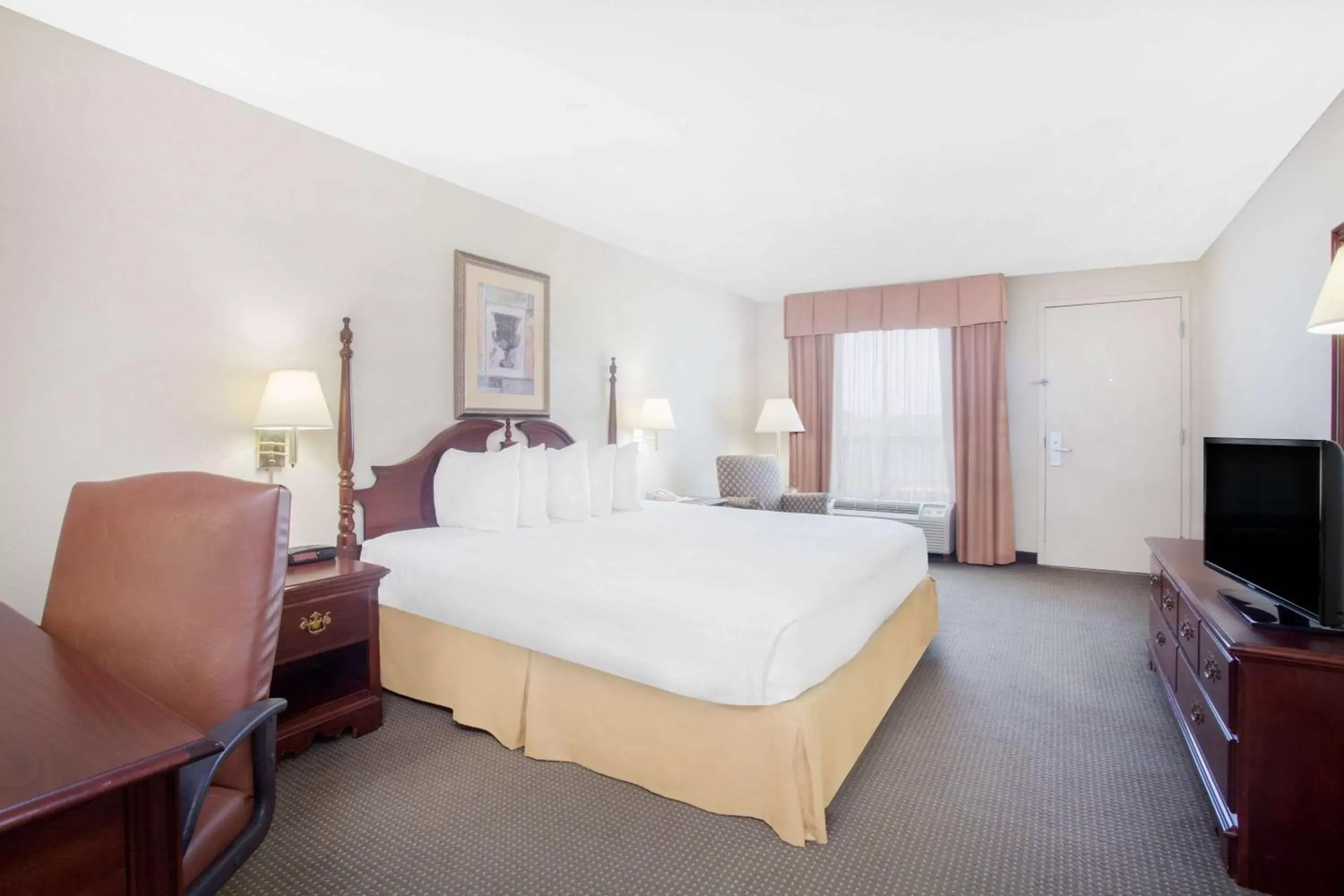 Photo of the whole room, Bed in Days Inn by Wyndham Metter