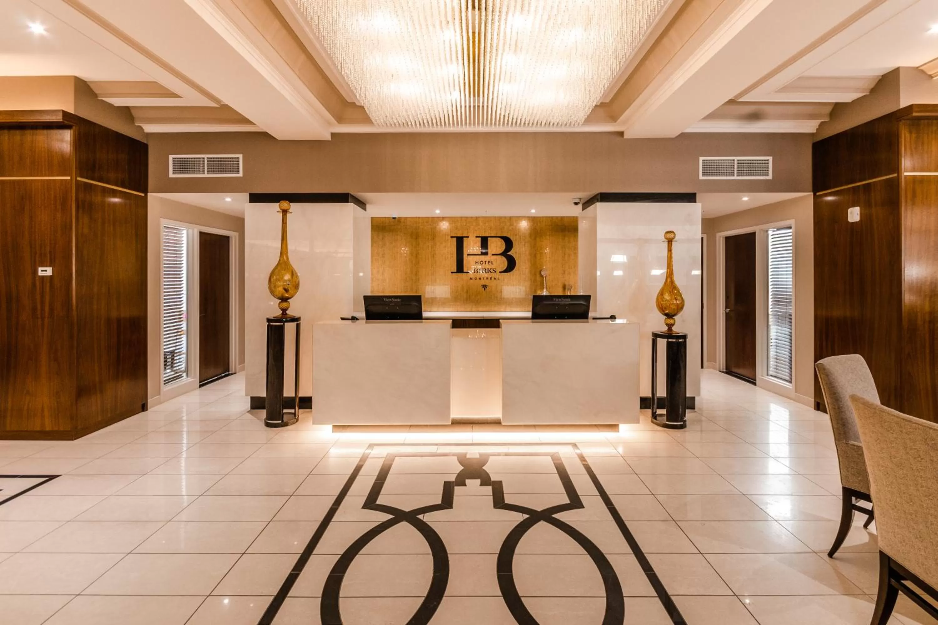 Lobby or reception in Hôtel Birks Montréal