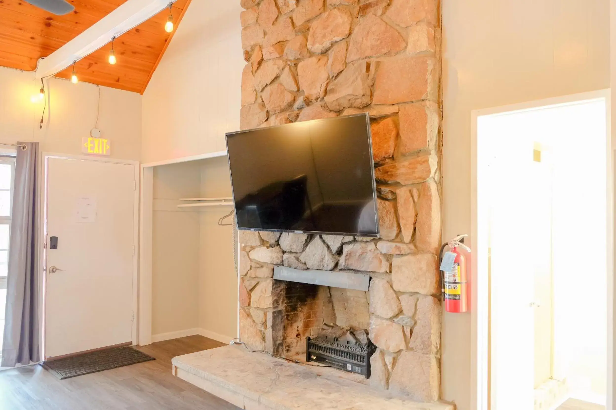 TV and multimedia, BBQ Facilities in Sherwood Arms Motel
