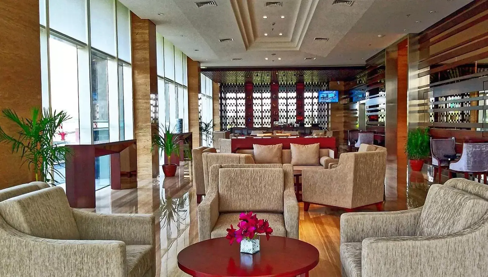 Lobby or reception, Lounge/Bar in Swiss-Belhotel Serpong