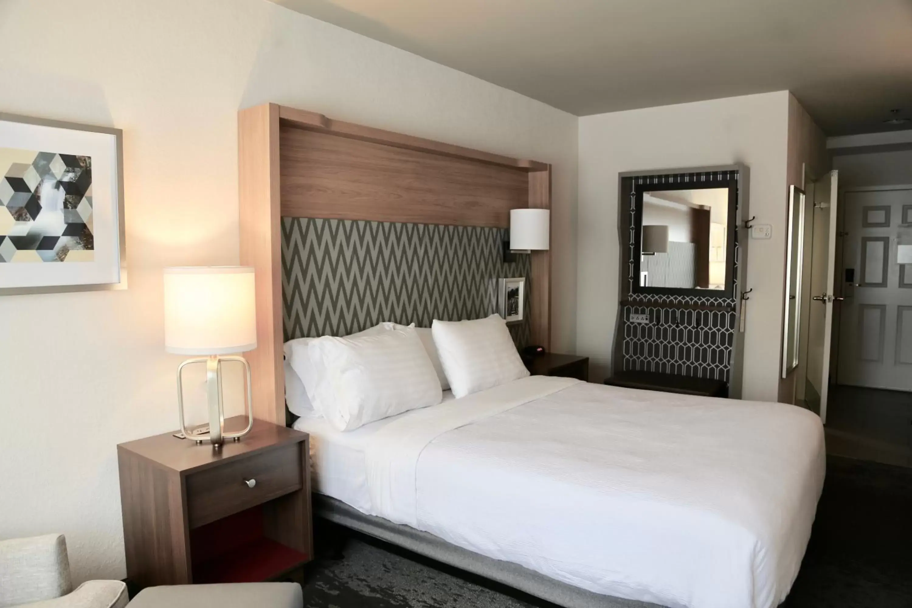 Bed in Holiday Inn Salem, an IHG Hotel