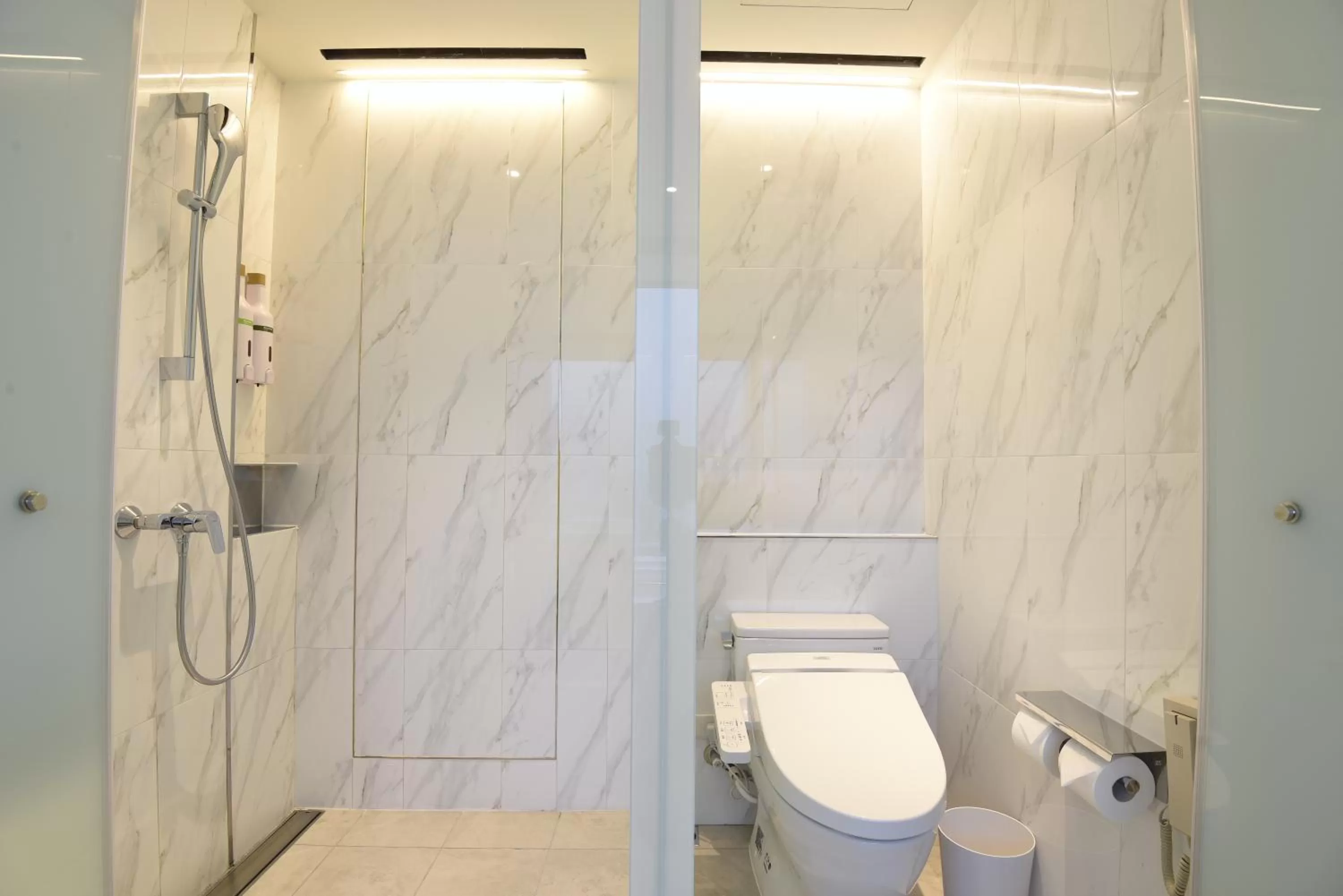 Bathroom in Caesar Metro Taipei