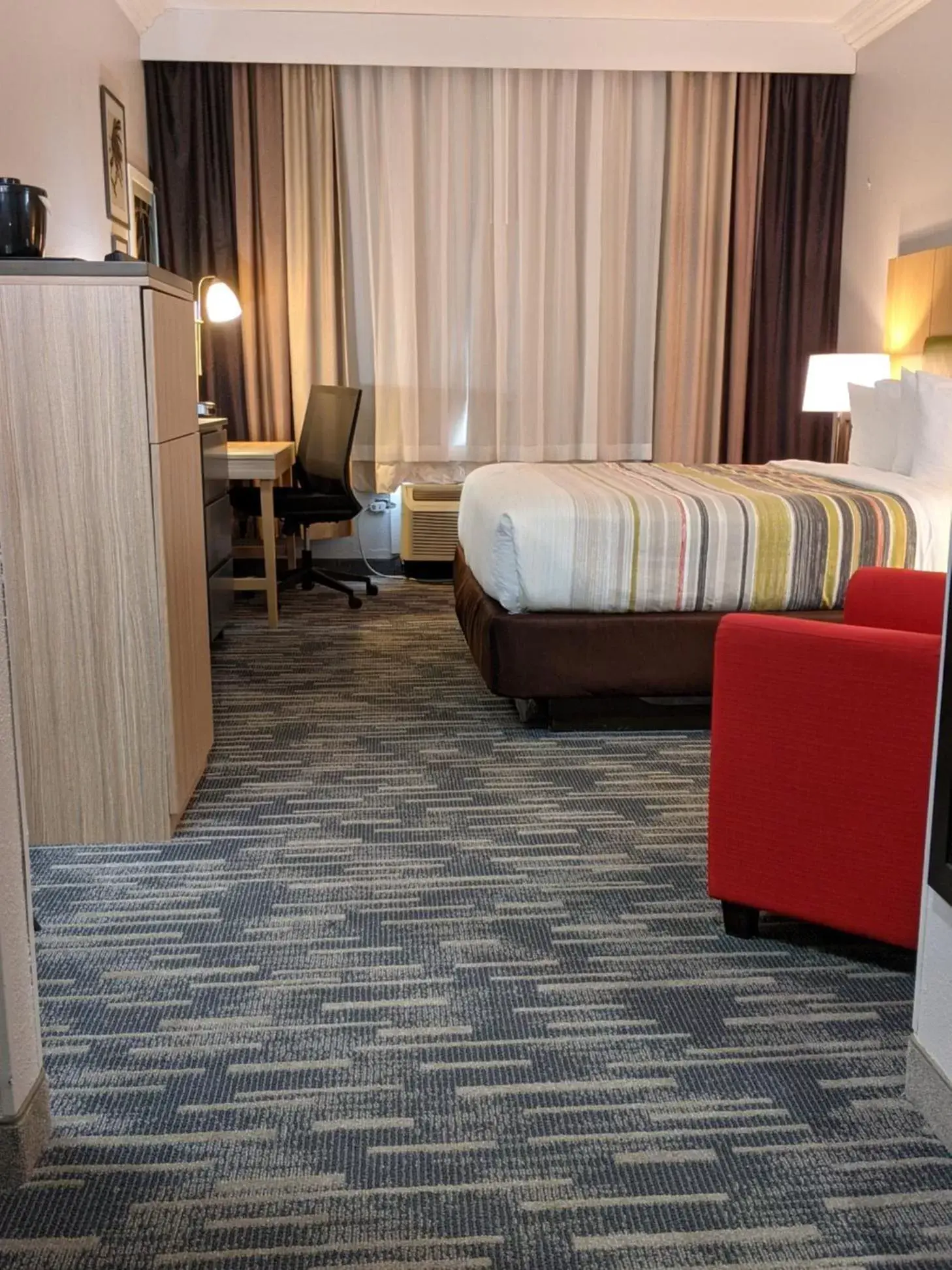 Bed, Seating Area in Country Inn & Suites by Radisson, Nashville, TN