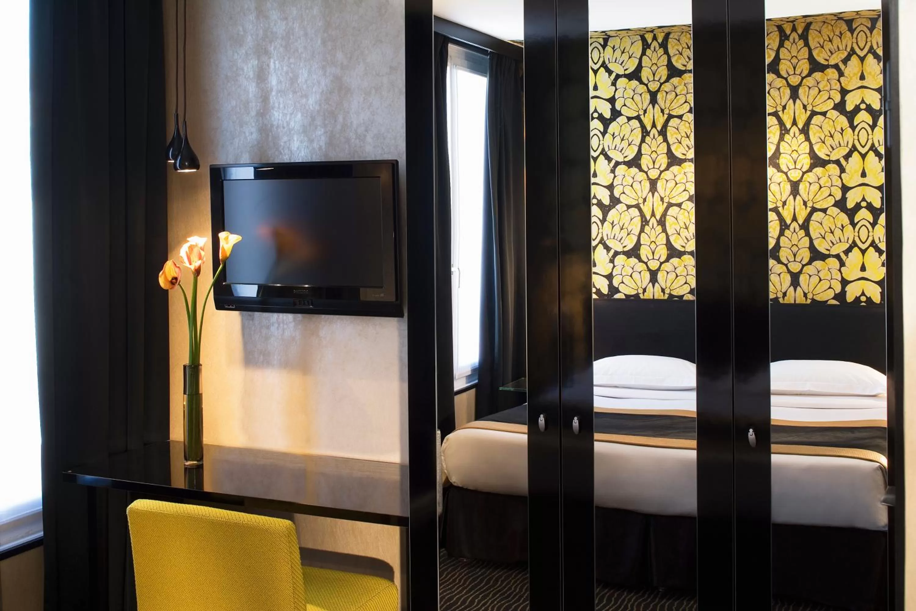 Photo of the whole room, Bed in Hôtel A La Villa des Artistes