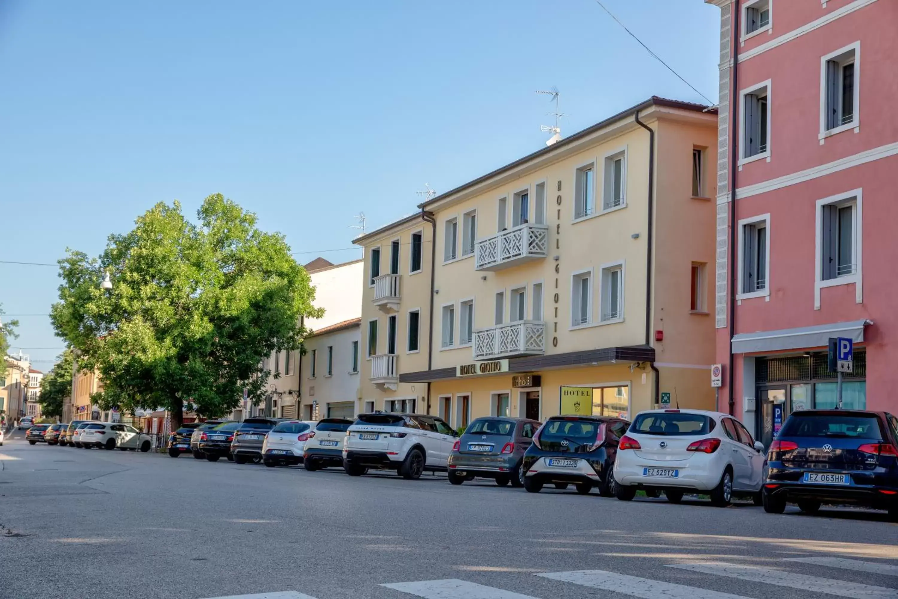 Property Building in Hotel Giotto