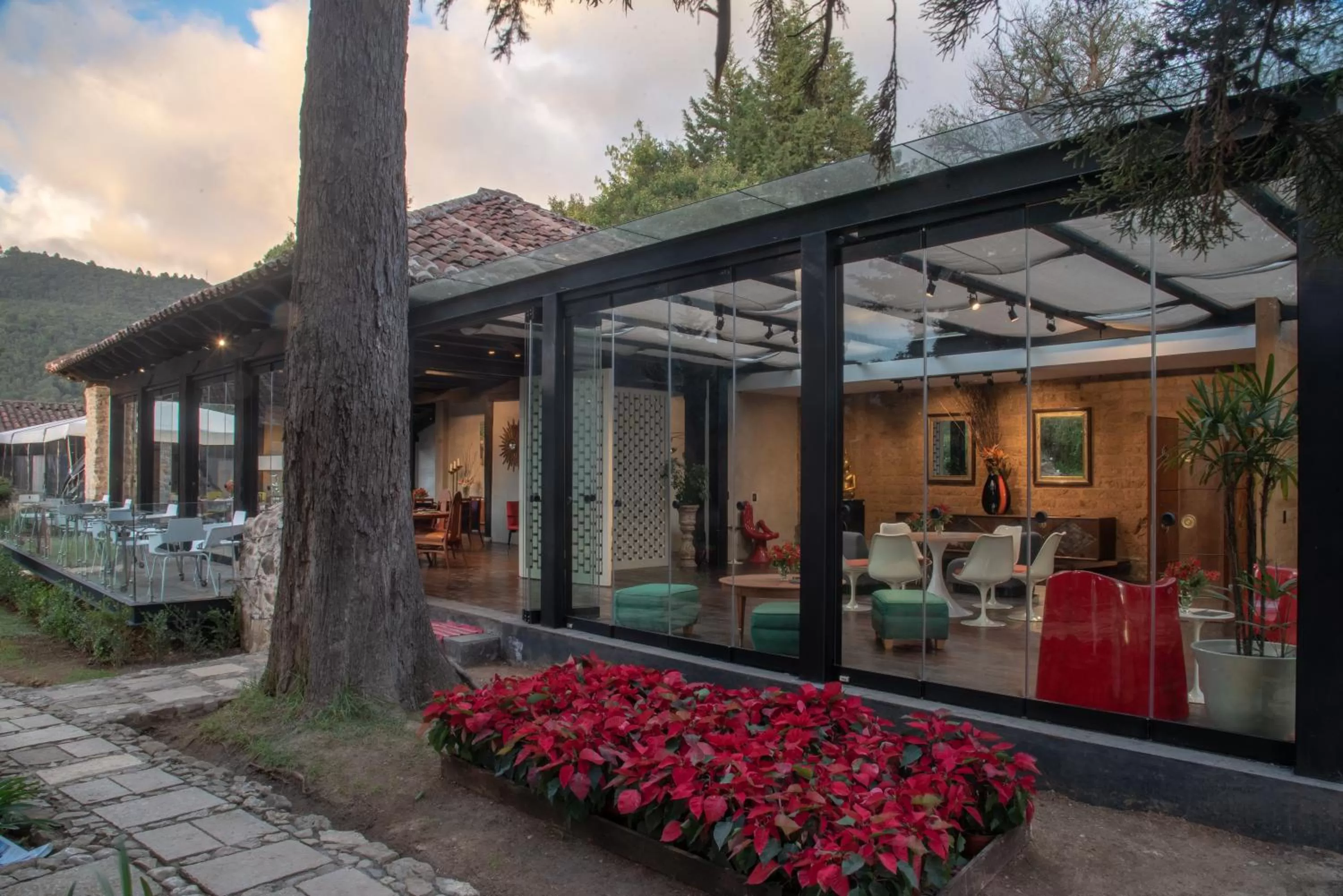 Restaurant/places to eat in Uvence Arte + Hotel