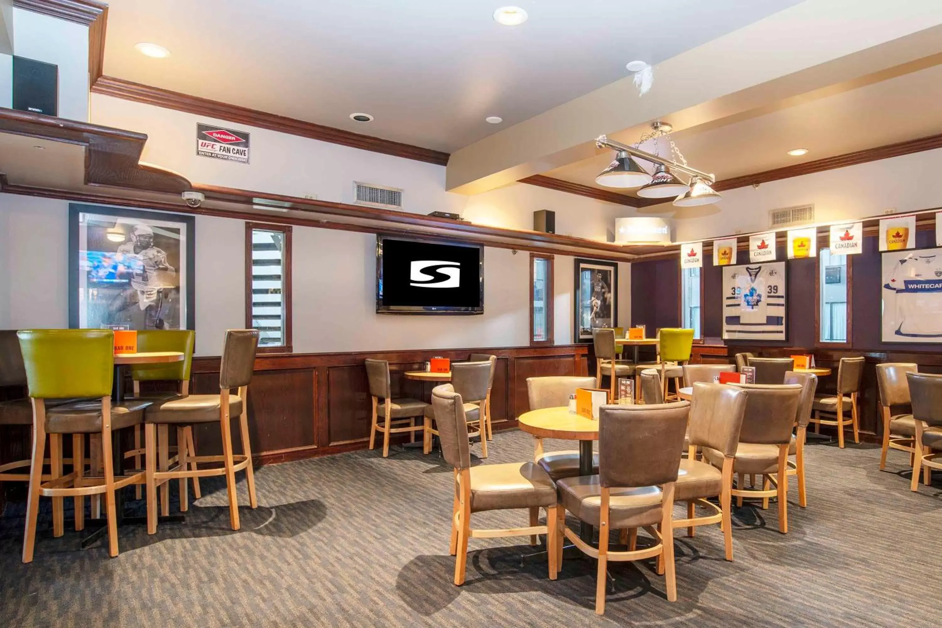 Restaurant/places to eat in Sandman Hotel & Suites Kelowna Restaurant/places to eat in Sandman Hotel & Suites Kelowna