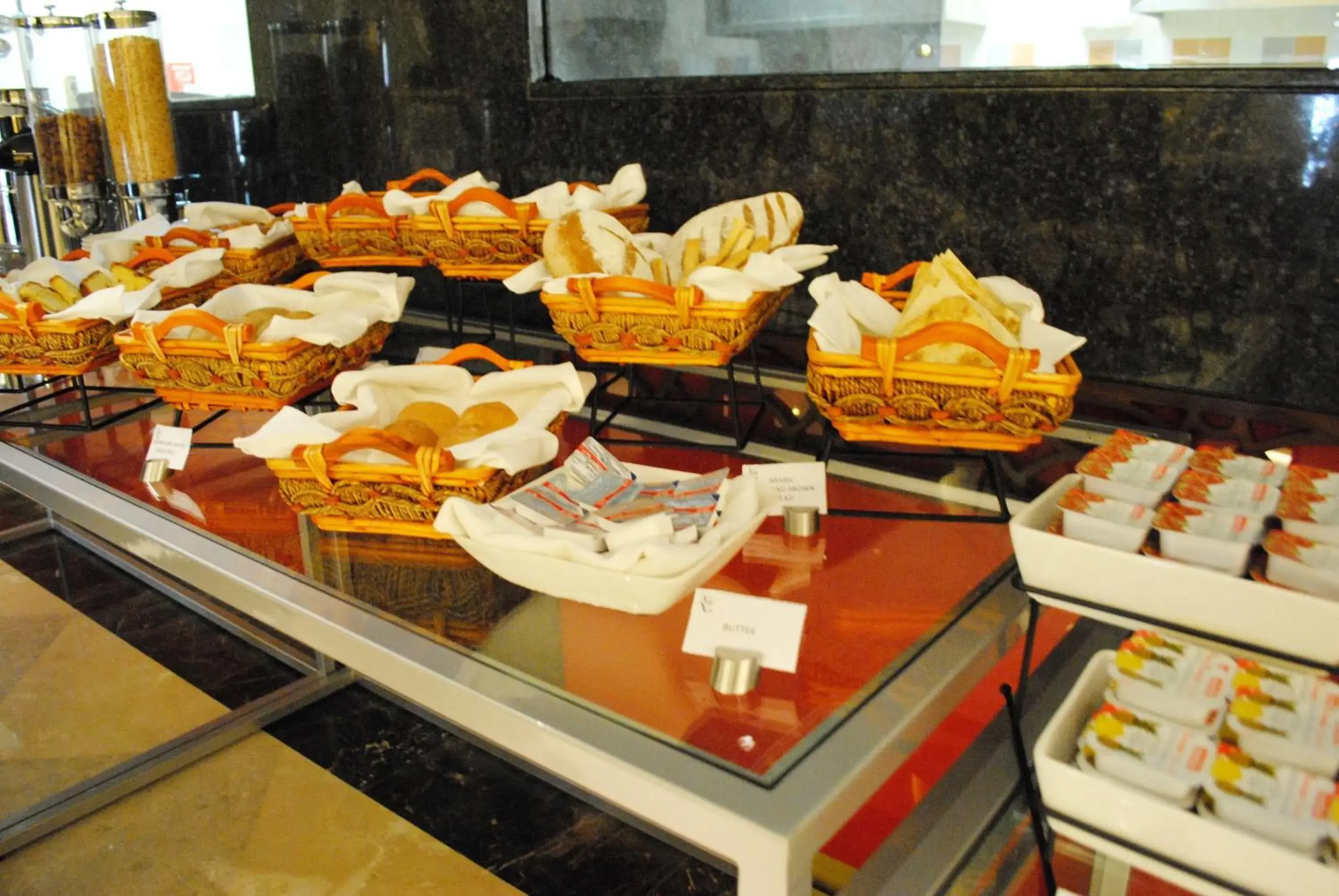 Food in Raviz Center Point Hotel