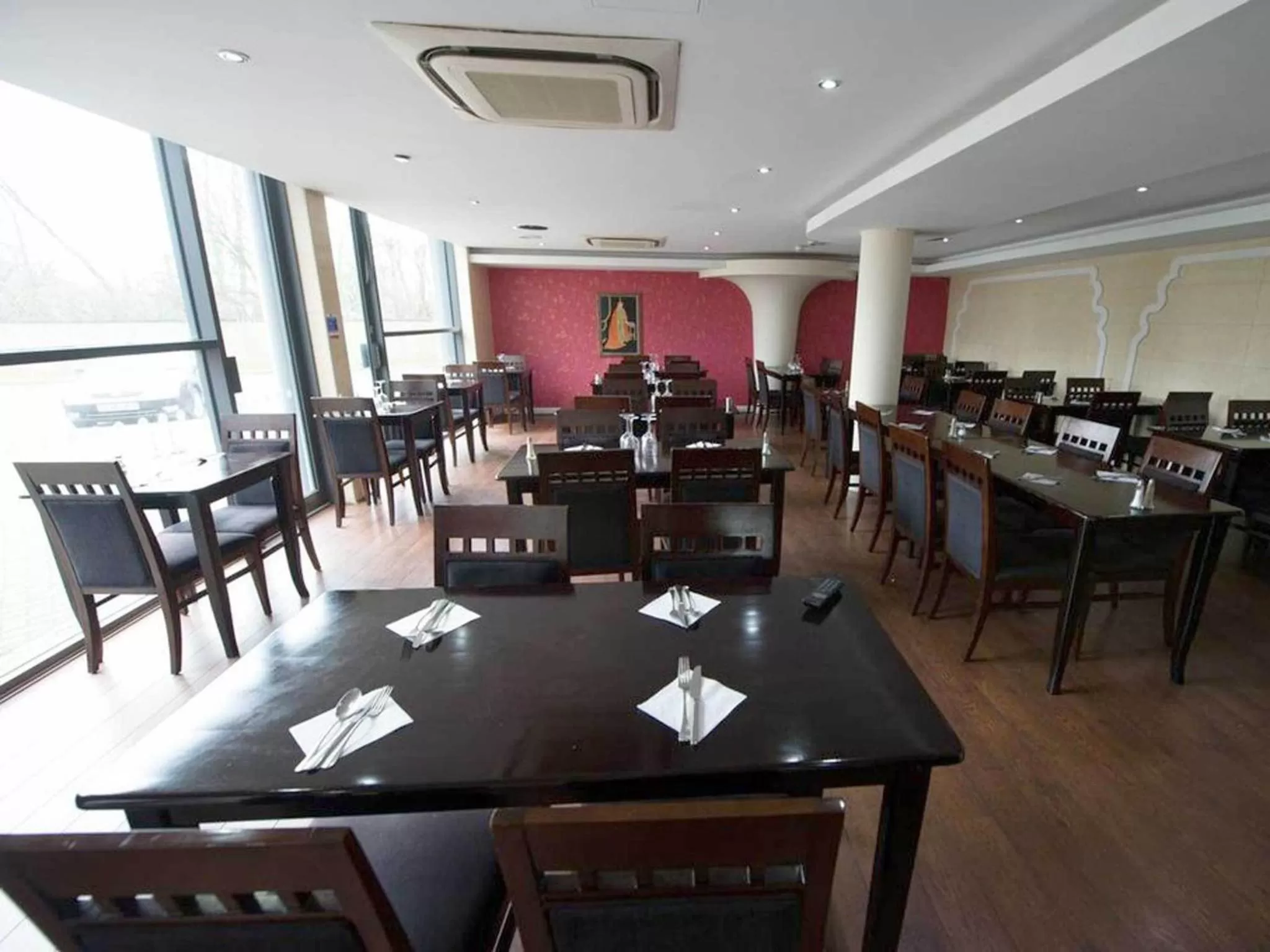 Restaurant/places to eat in Ramada Birmingham Oldbury M5 J2