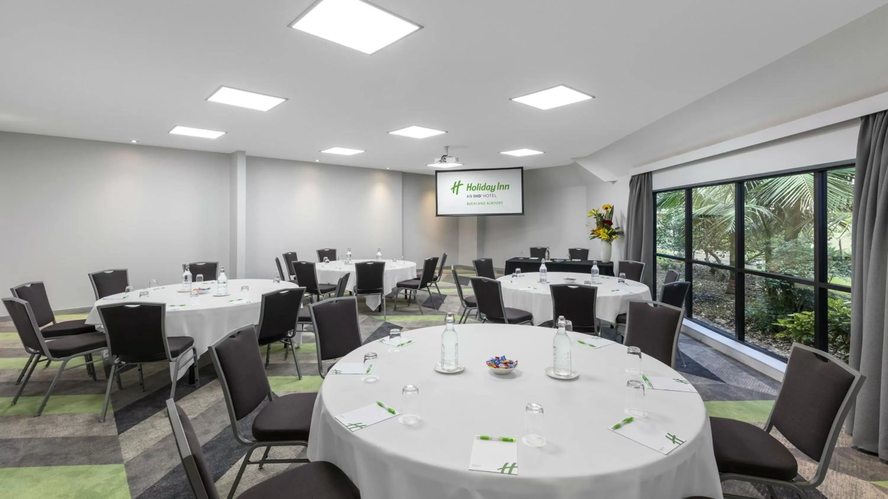 Meeting/conference room in Holiday Inn Auckland Airport by IHG