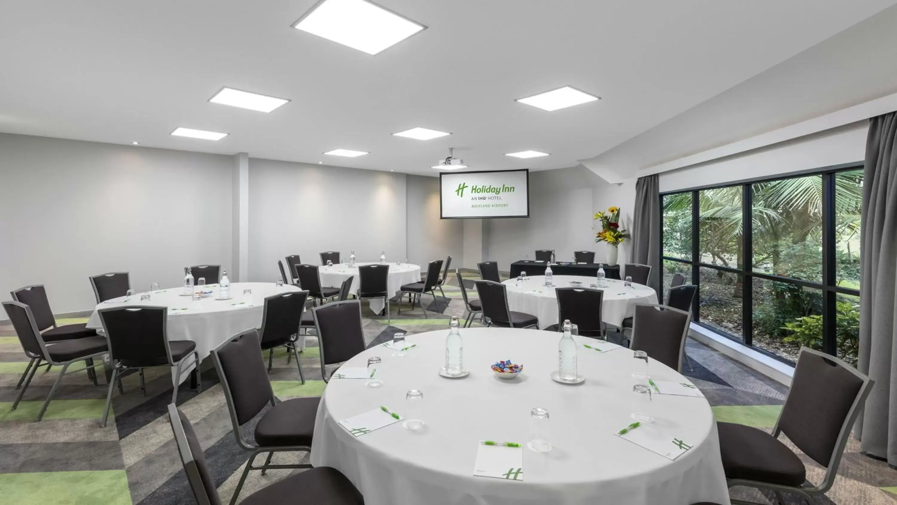 Meeting/conference room in Holiday Inn Auckland Airport, an IHG Hotel