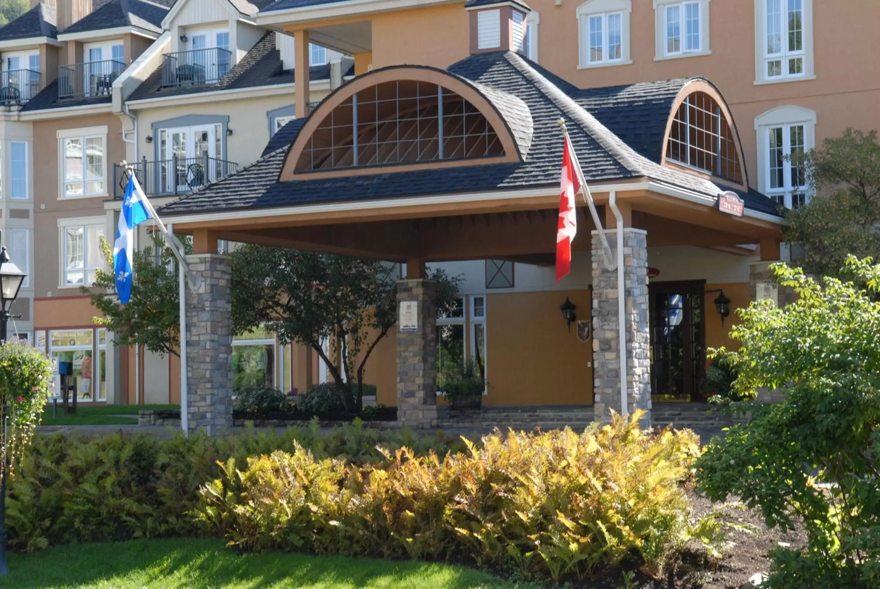 Facade/entrance, Property Building in Tour des Voyageurs