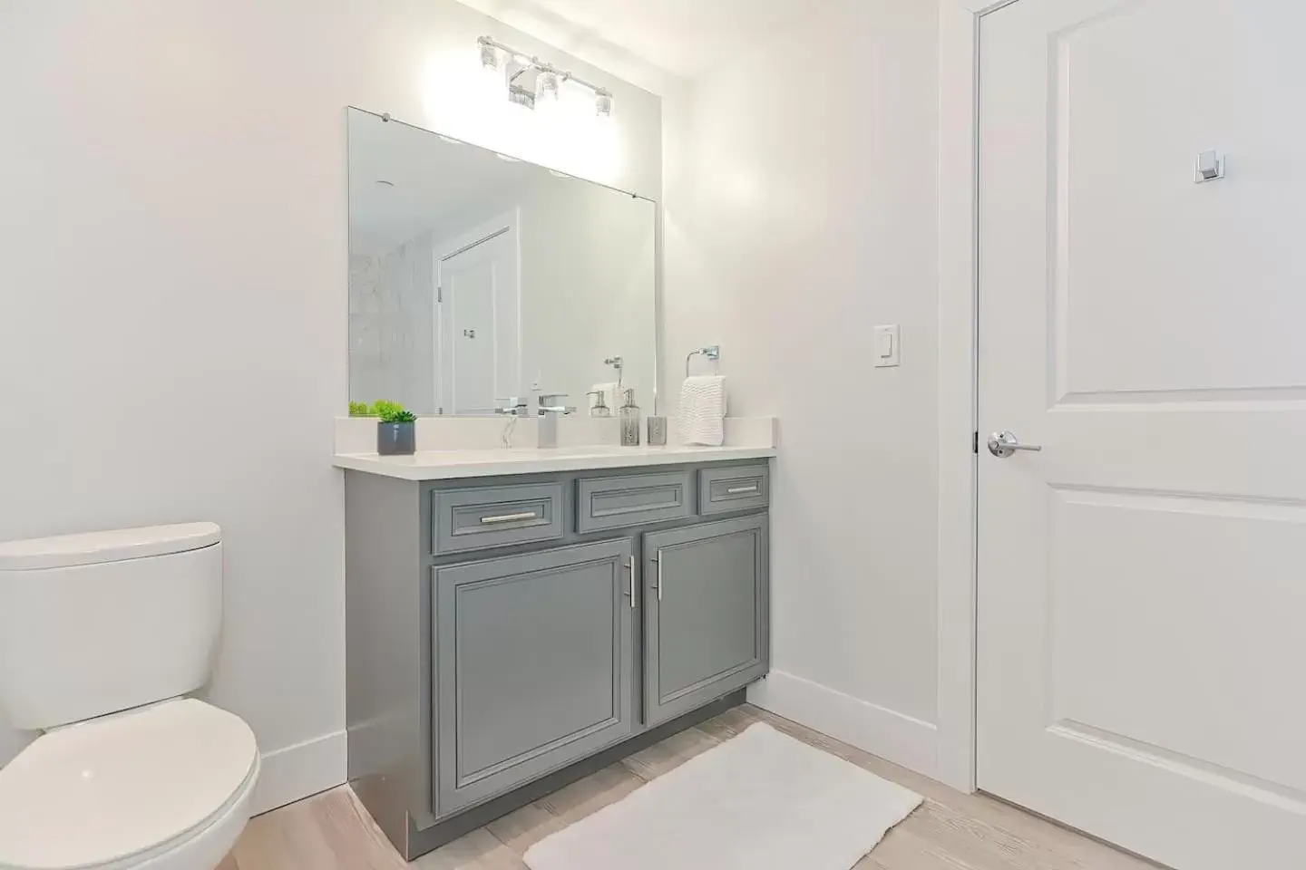 Kitchen/Kitchenette in Harbourtown Suites on Plymouth Harbor