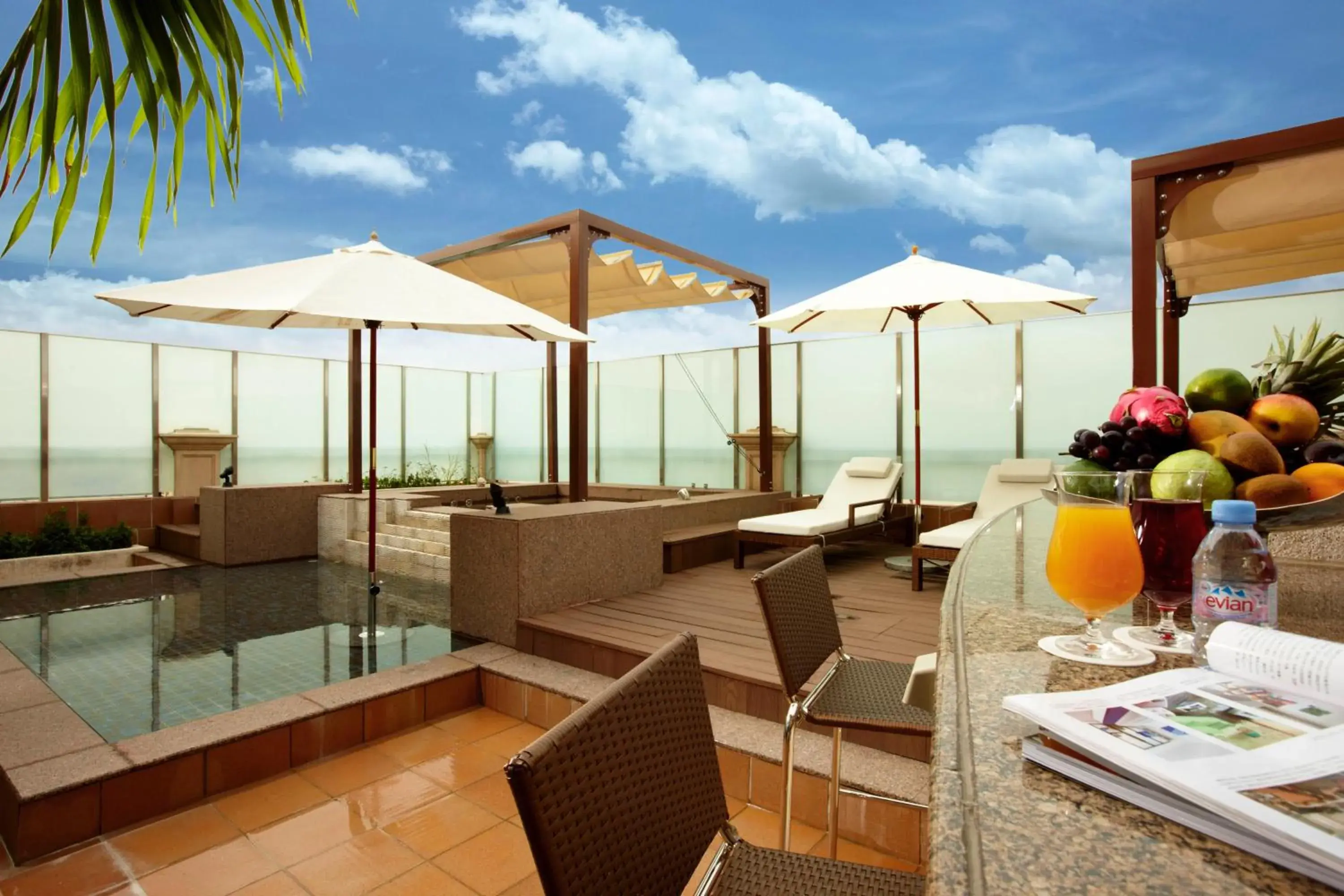 Balcony/Terrace, Restaurant/Places to Eat in E-Da Royal Hotel