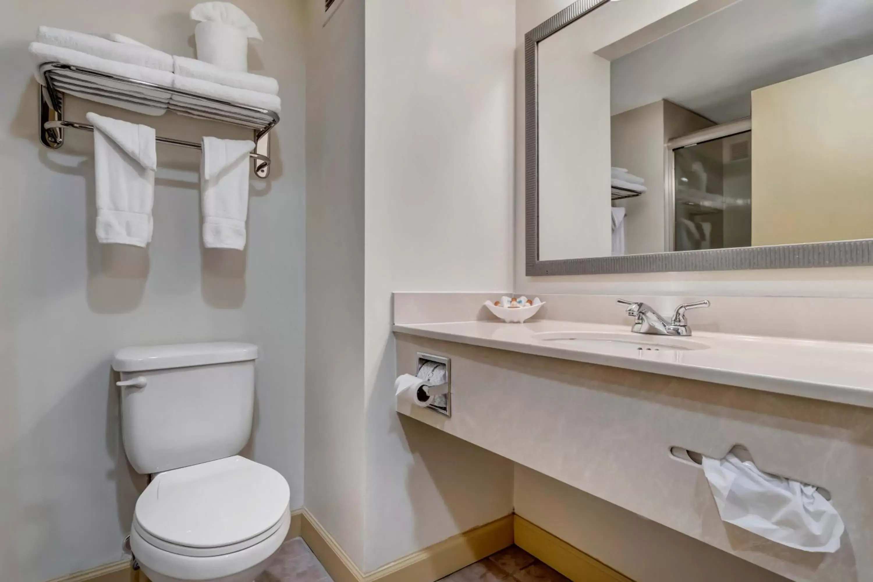 Bathroom in Hutchinson Island Plaza Hotel & Suites