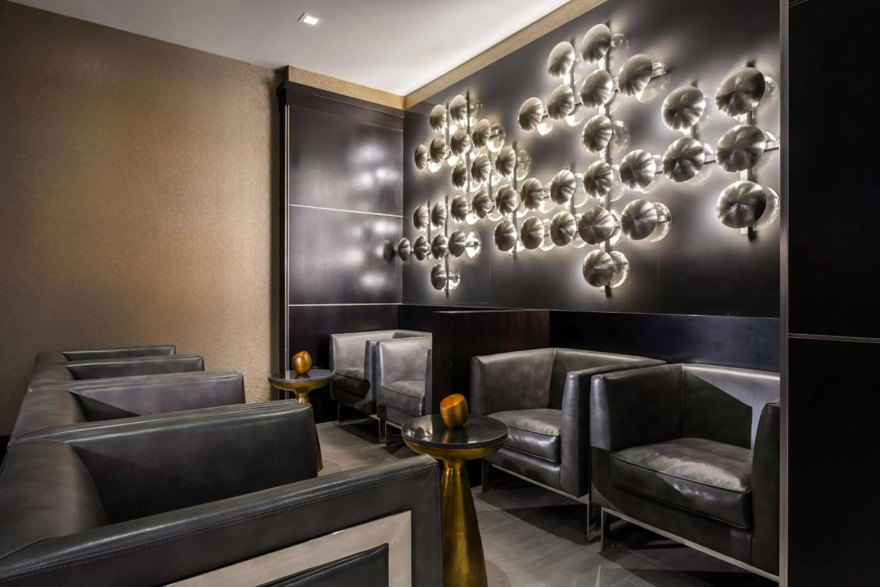 Lounge or bar, Seating Area in Hampton Inn & Suites Bridgewater, NJ