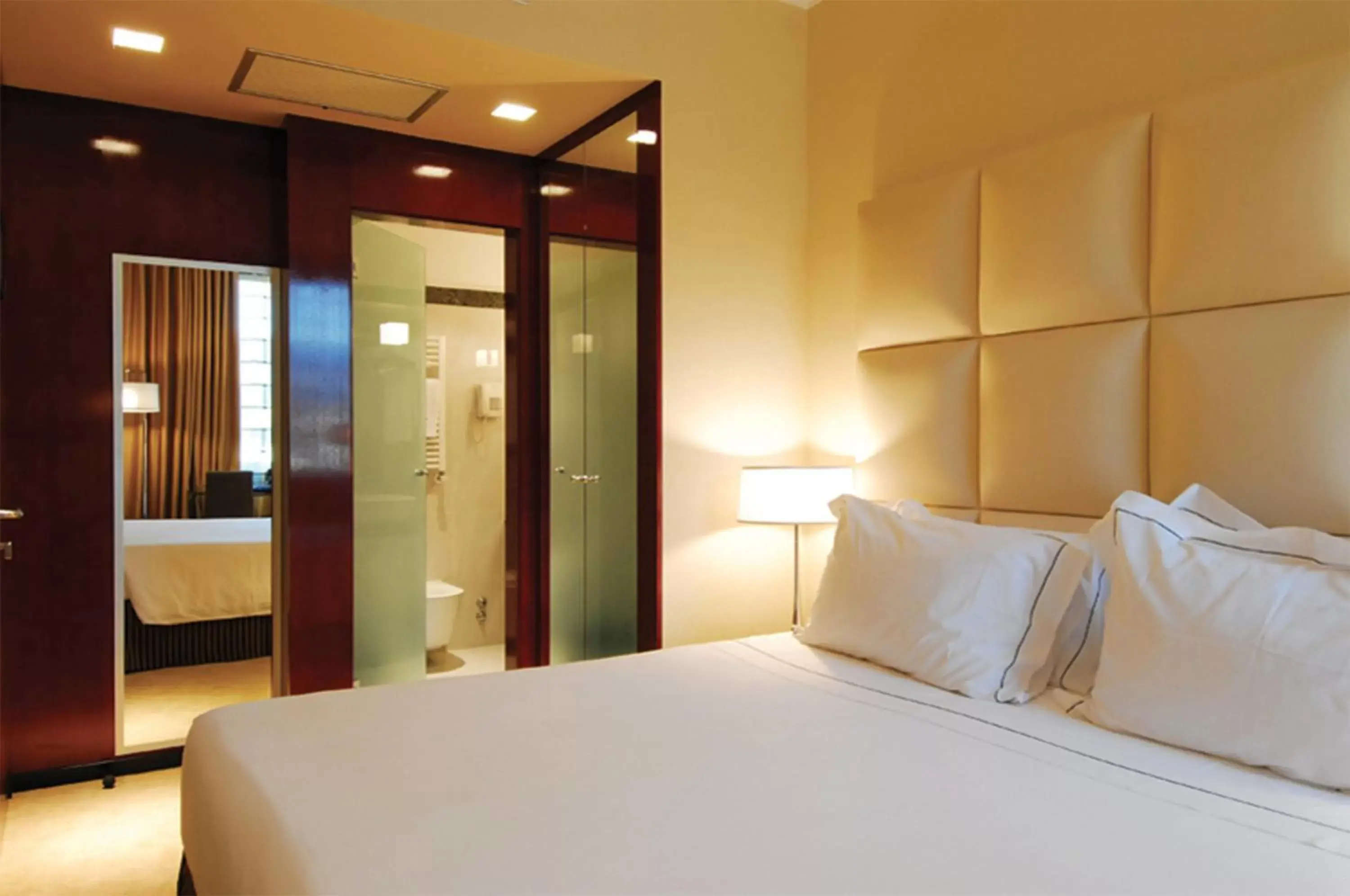 Classic Double Room - single occupancy in Cosmopolitan Hotel