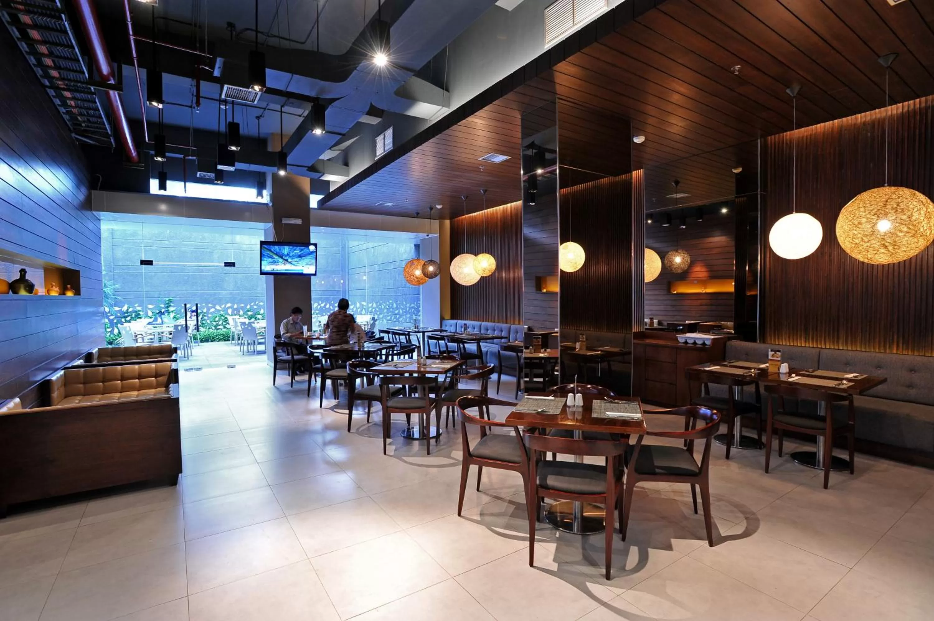 Restaurant/places to eat in Midtown Hotel Surabaya