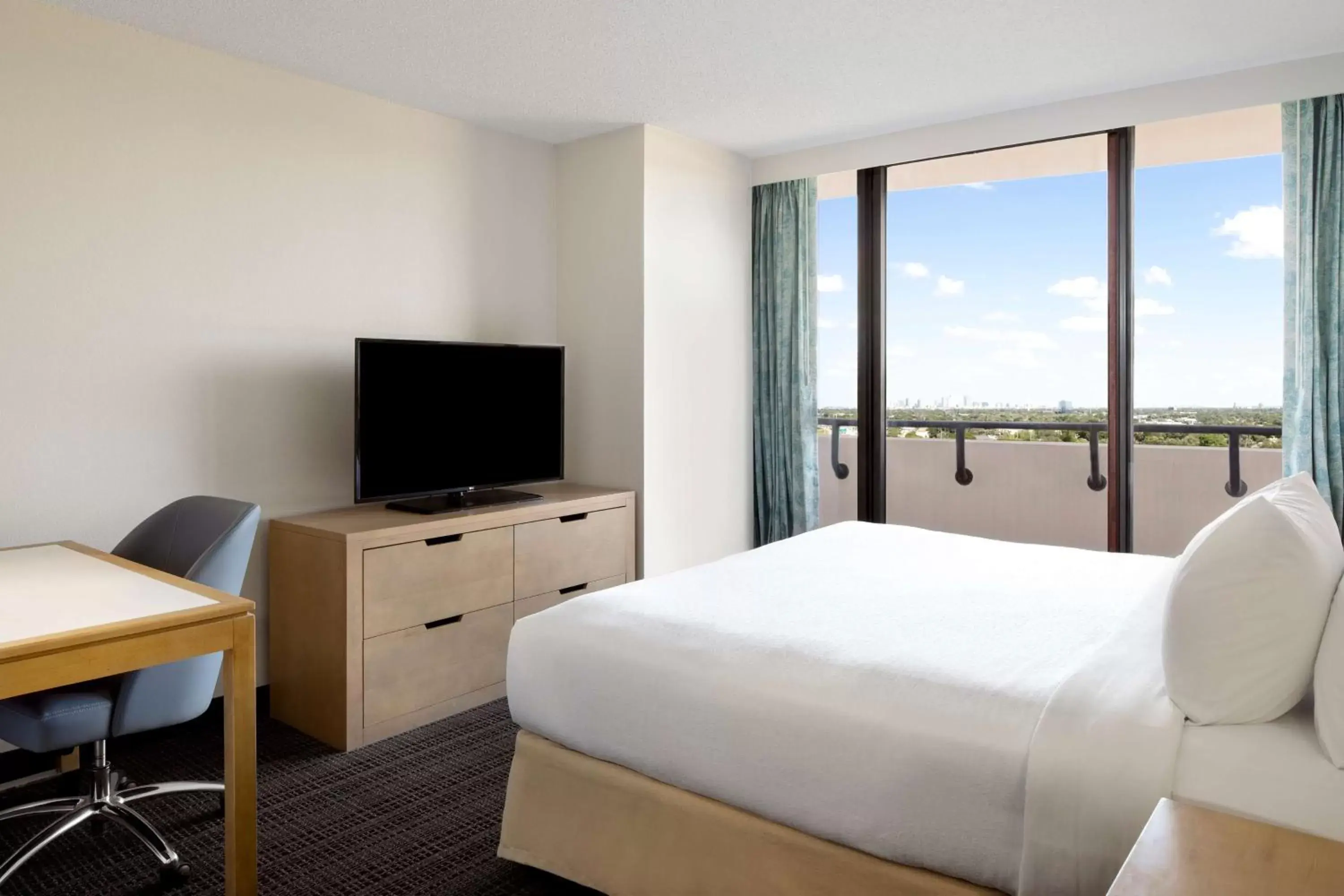 Bedroom in Embassy Suites by Hilton Tampa Airport Westshore