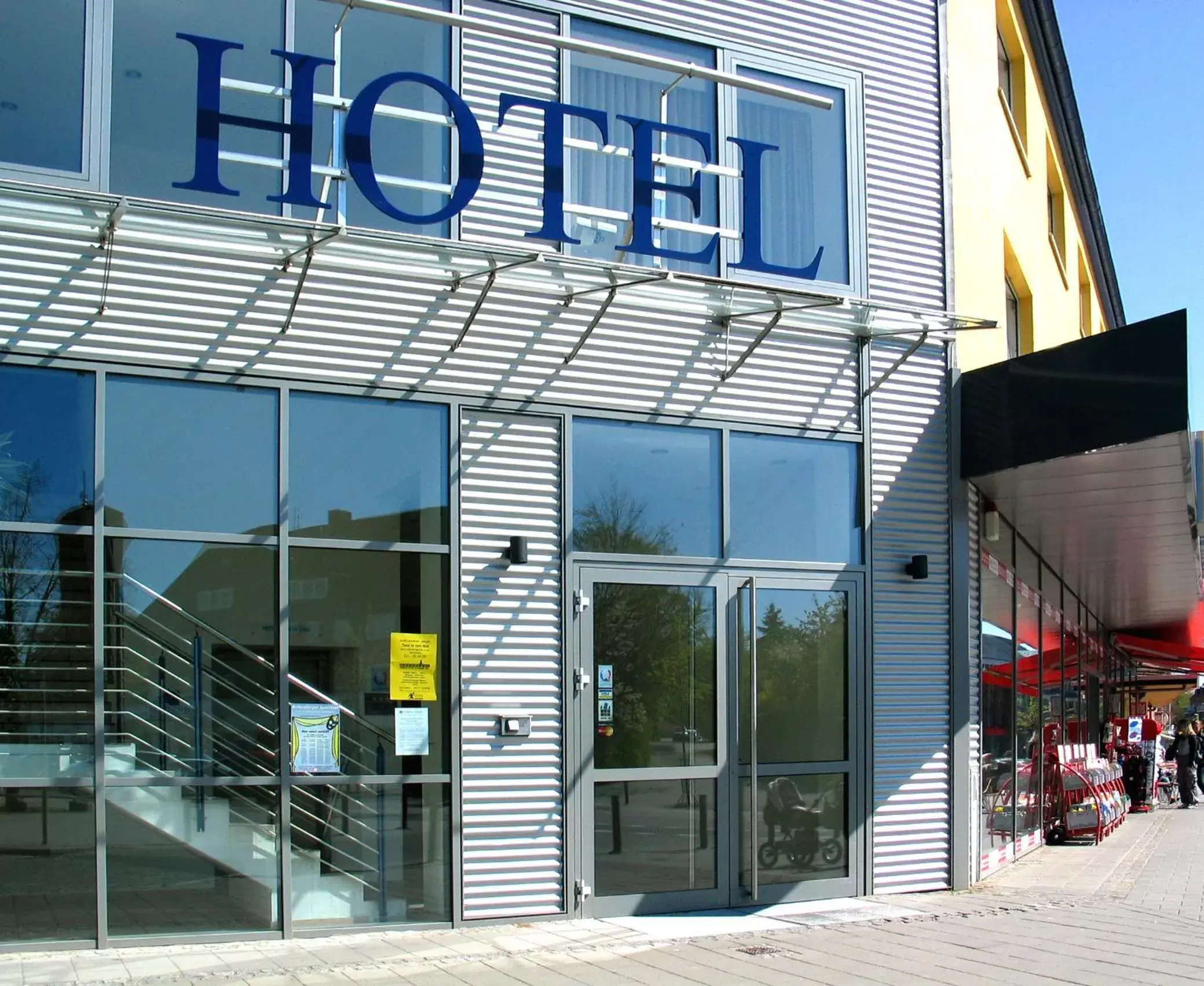Facade/entrance, Property Building in Hotel Am Segelhafen