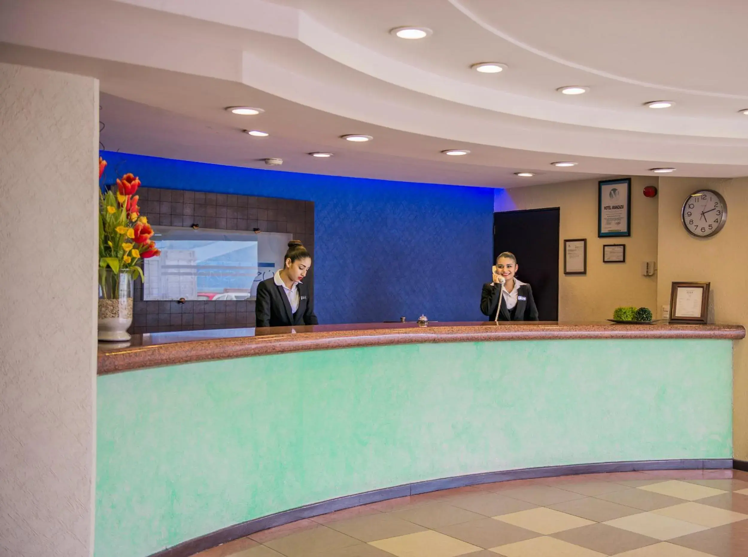 Staff, Lobby/Reception in Aranzazu Plaza Kristal Aguascalientes