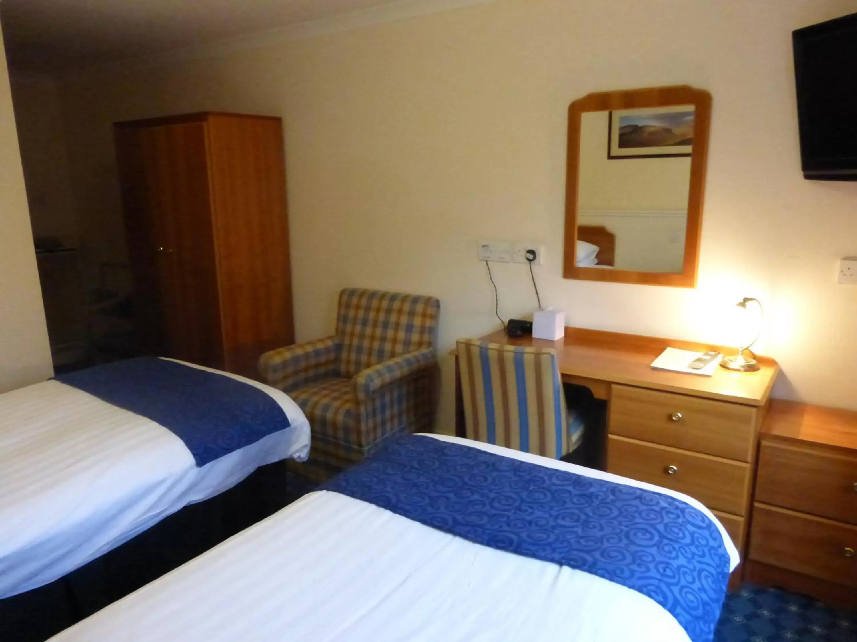 Bedroom, Bed in Norseman Hotel