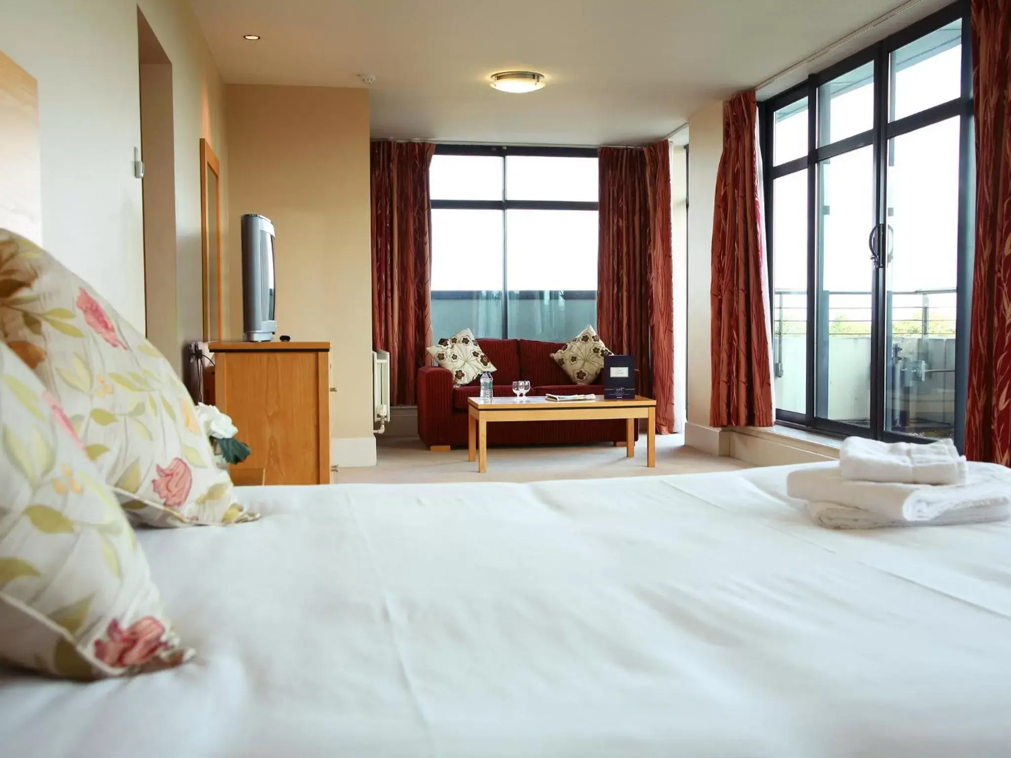 Day, Bed in Green Isle Hotel, Dublin