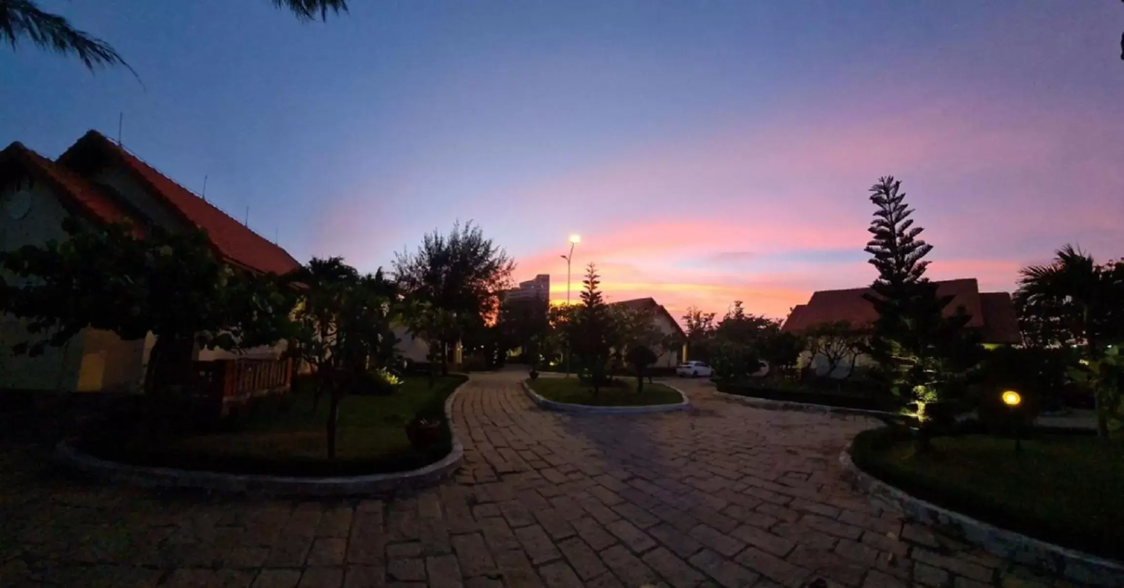 Garden, Sunrise/Sunset in Hai Duong Intourco Resort